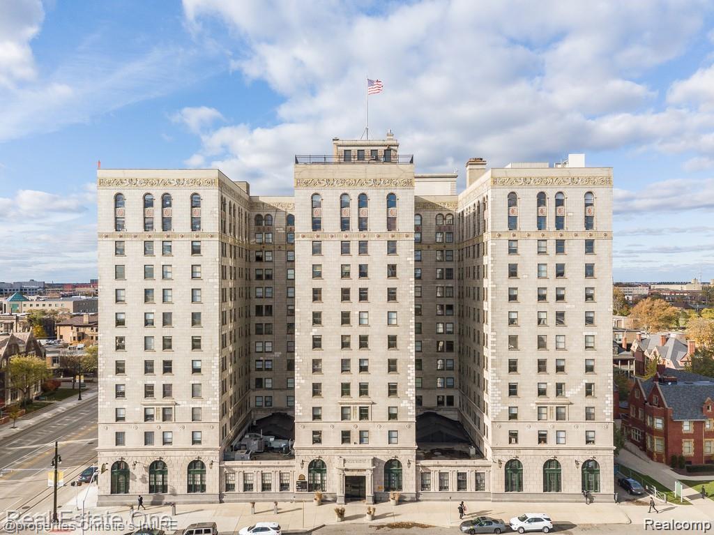 15 E Kirby Street Unit: 1223