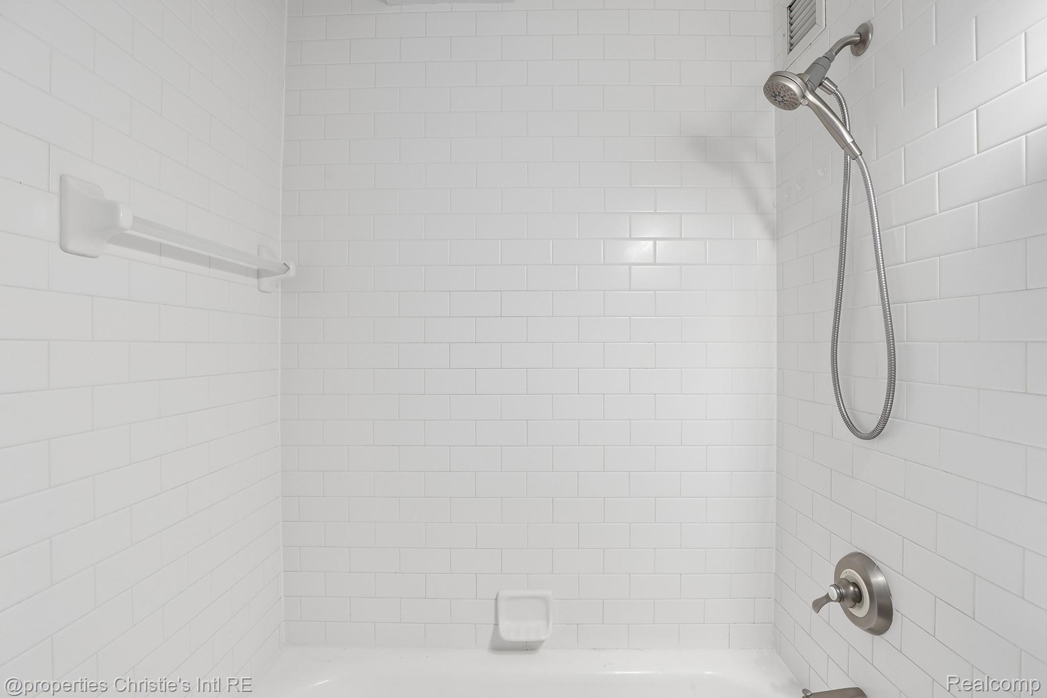 15 E Kirby Street Unit: 1223
