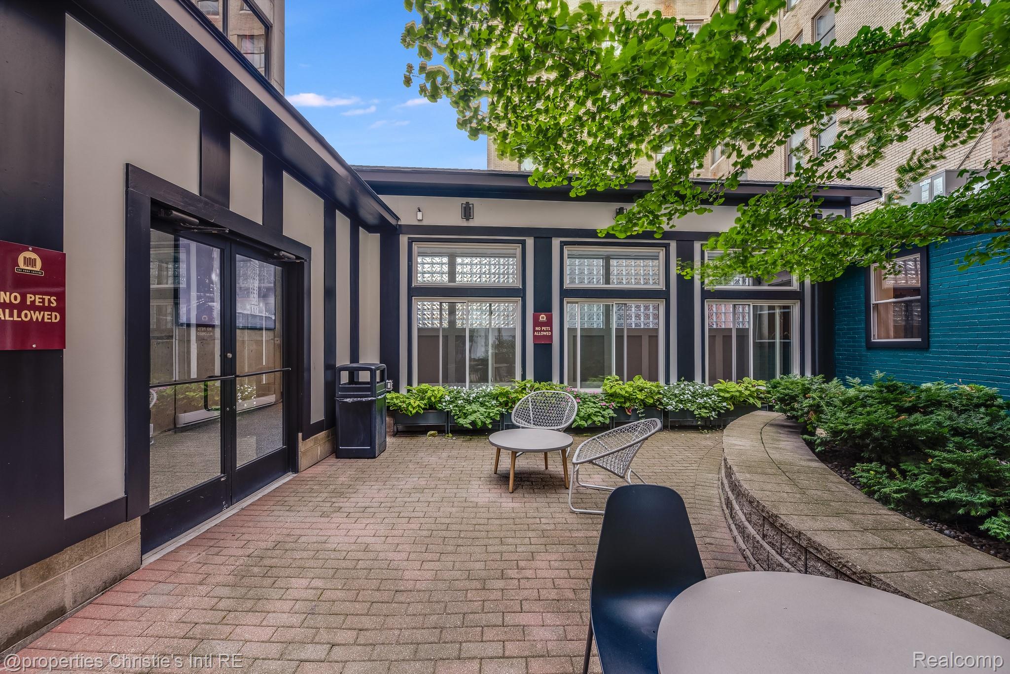 15 E Kirby Street Unit: 1223