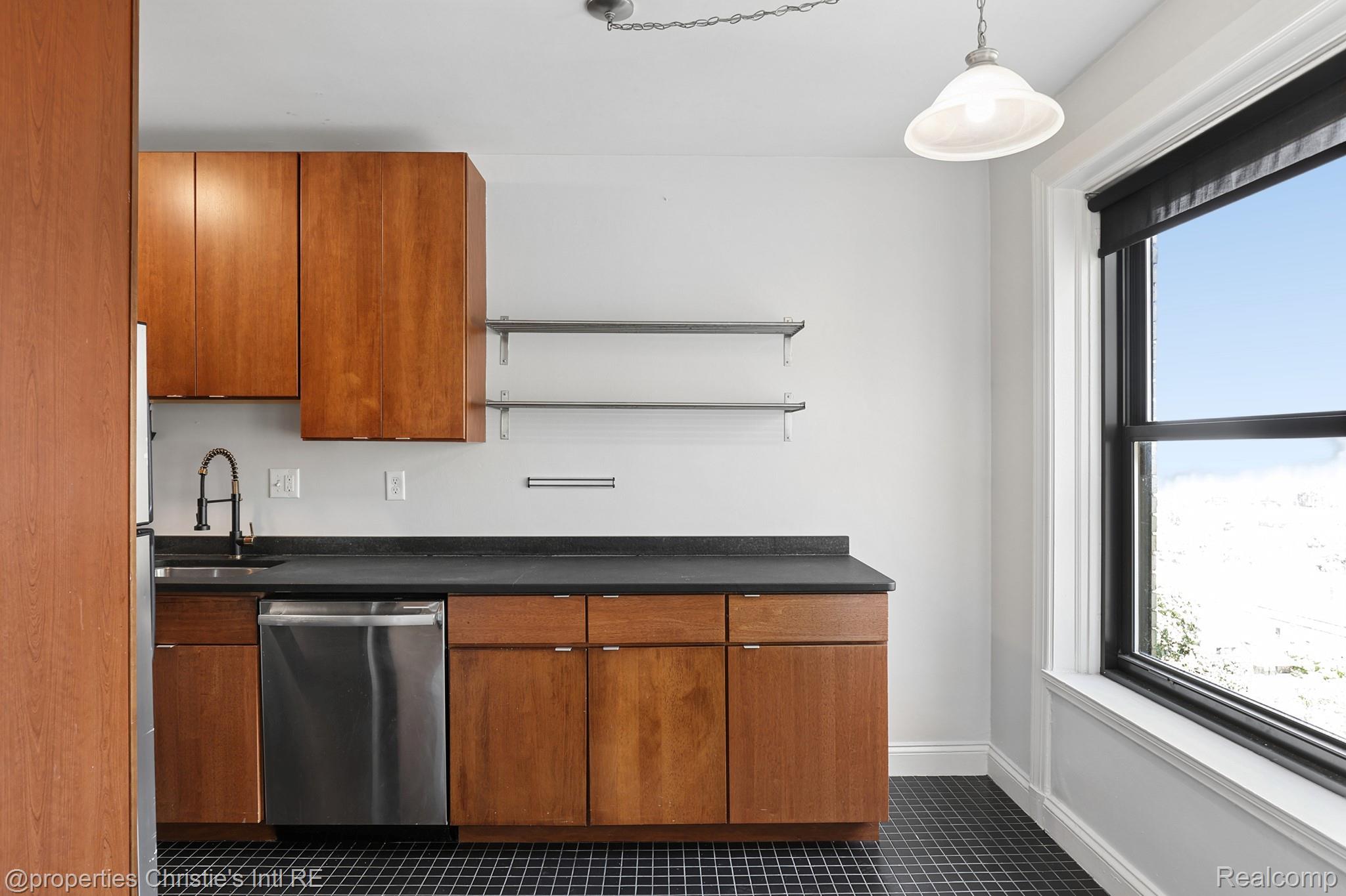 15 E Kirby Street Unit: 1223