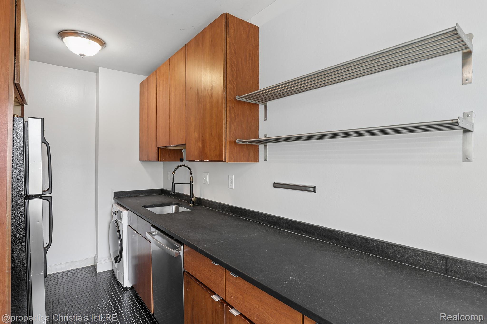 15 E Kirby Street Unit: 1223