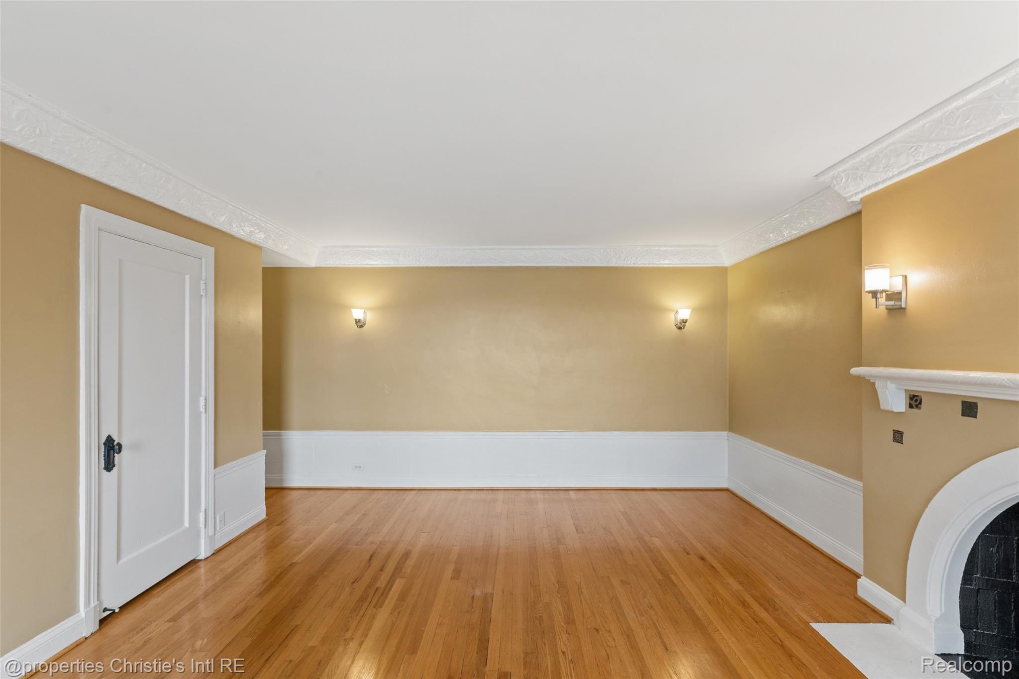 15 E Kirby Street Unit: 1107
