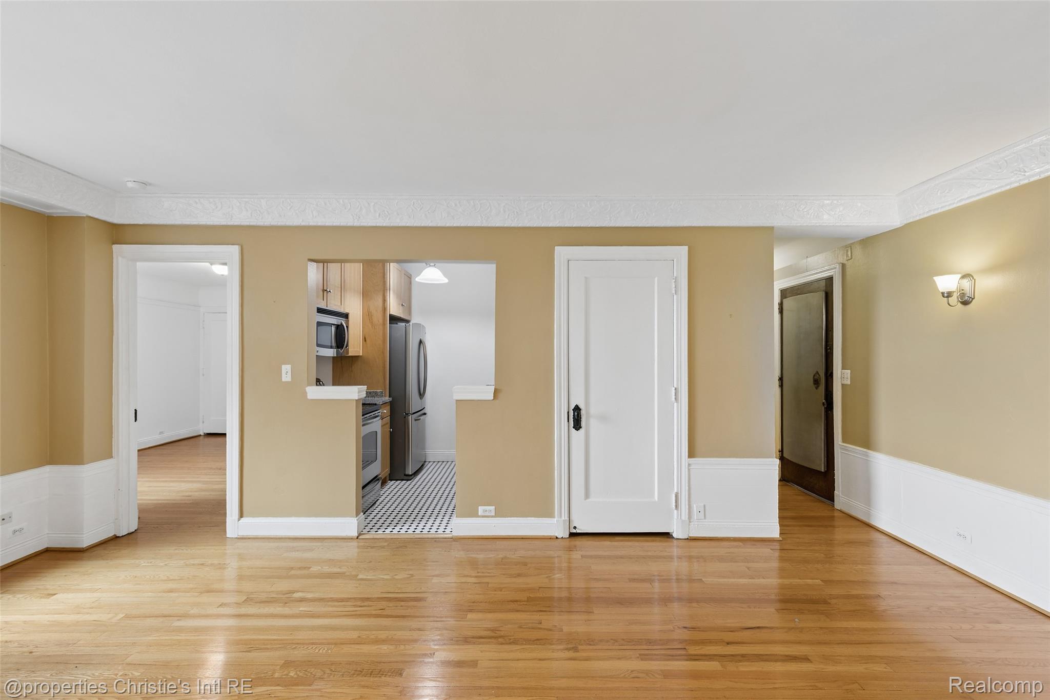 15 E Kirby Street Unit: 1107