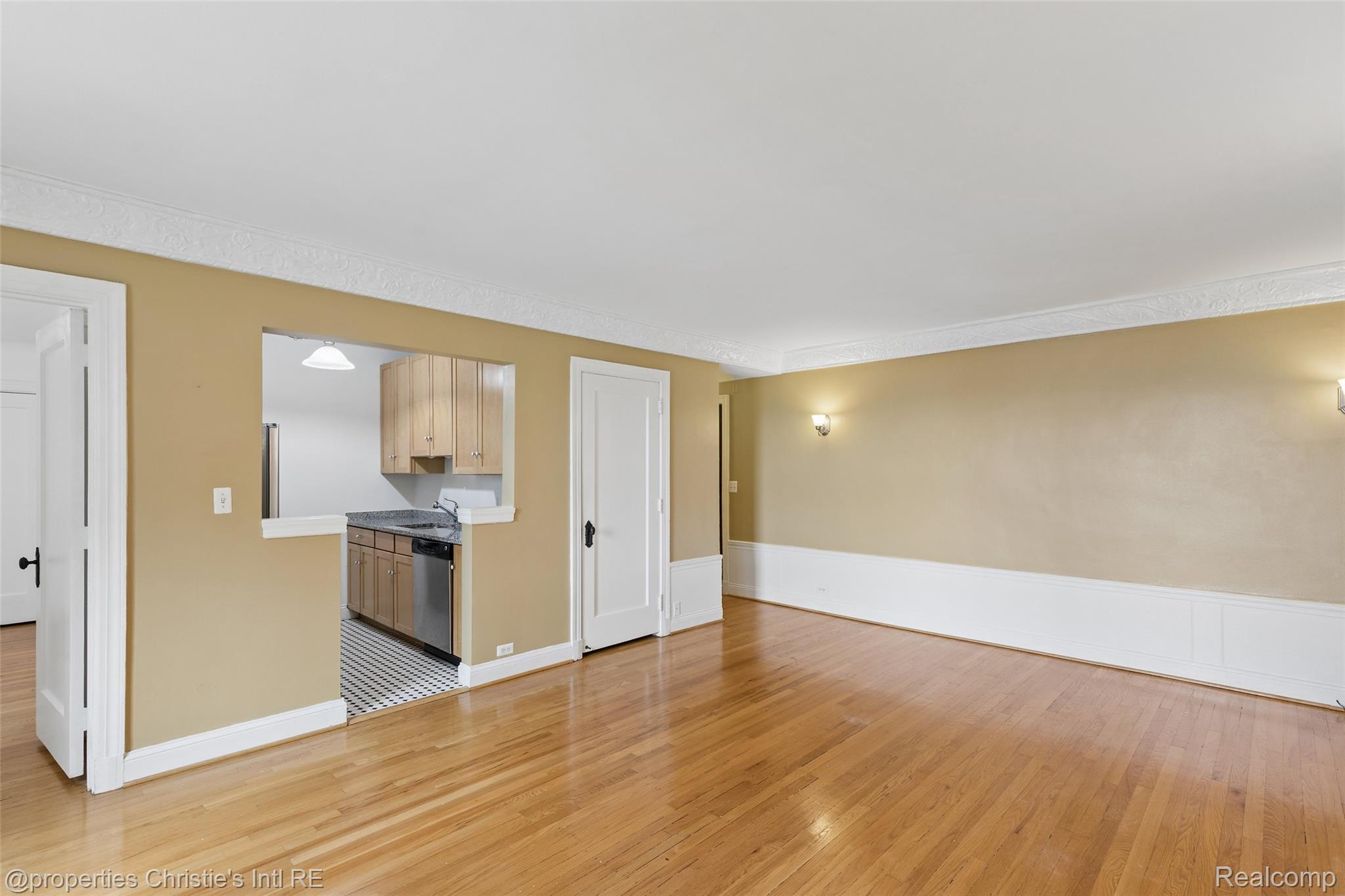 15 E Kirby Street Unit: 1107