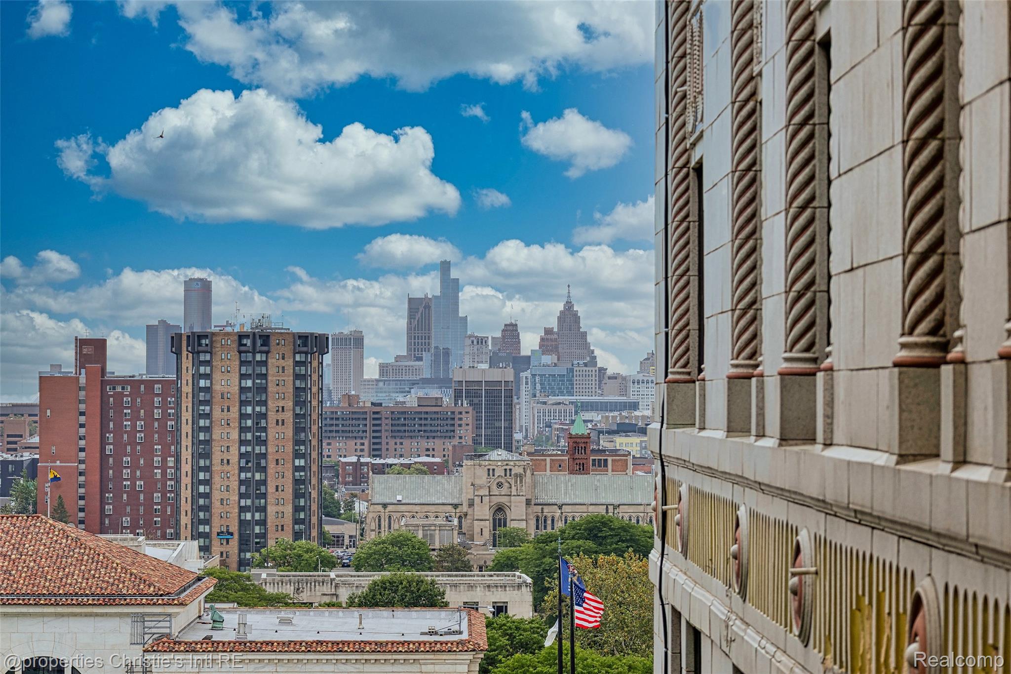 15 E Kirby Street Unit: 1107