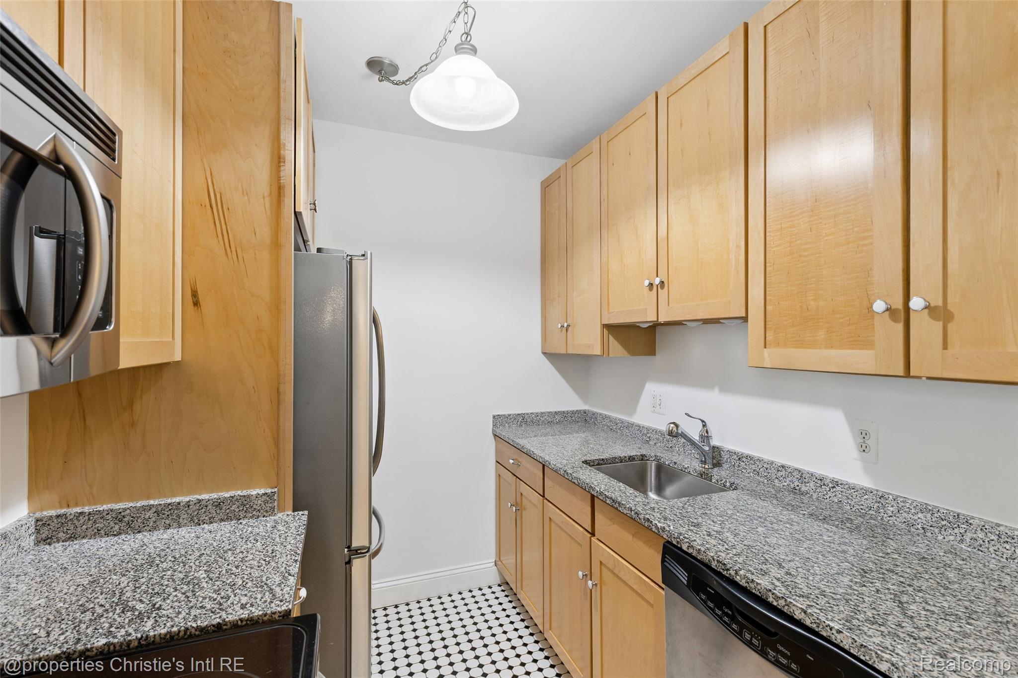 15 E Kirby Street Unit: 1107