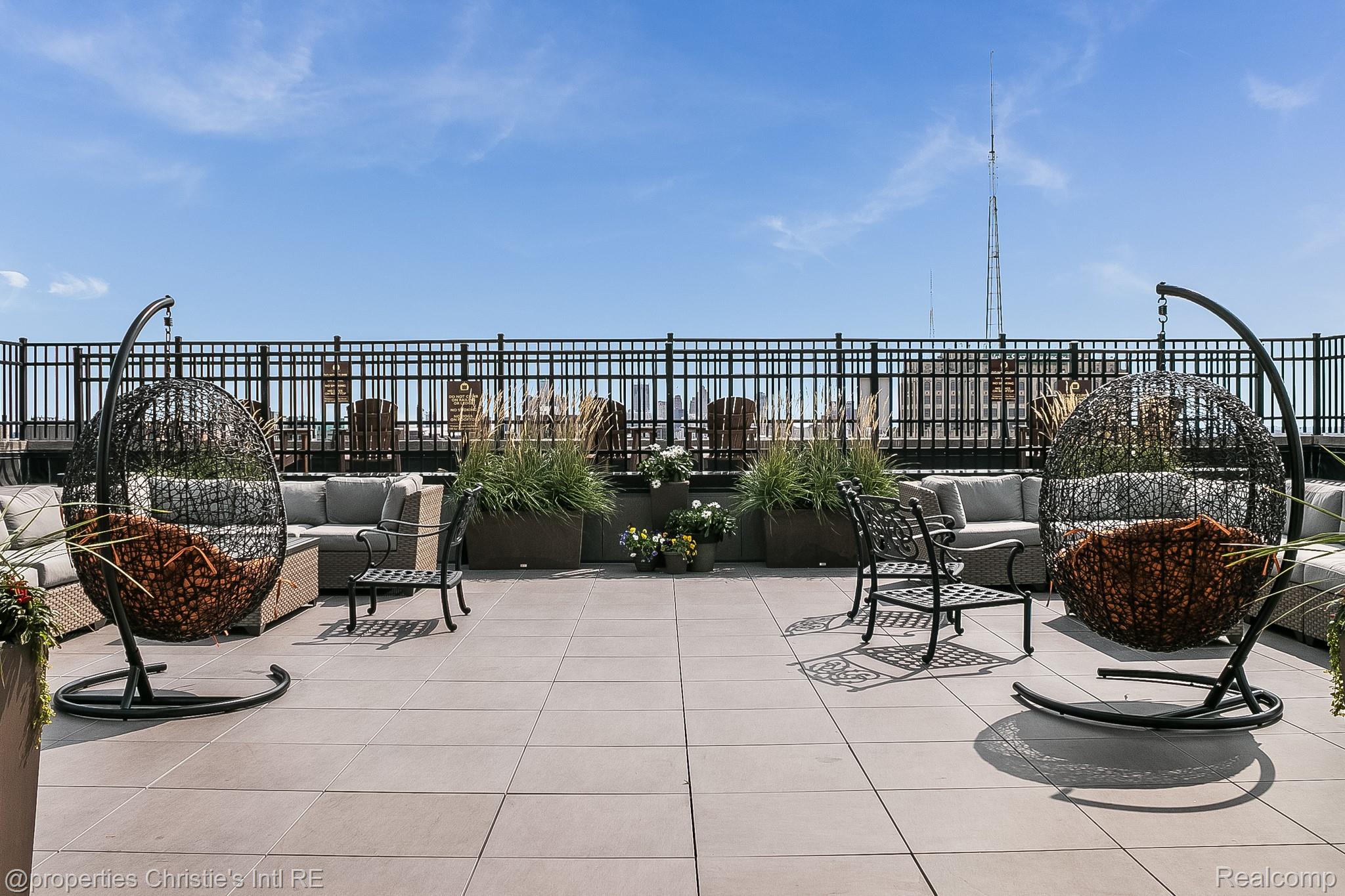 15 E Kirby Street Unit: 1107