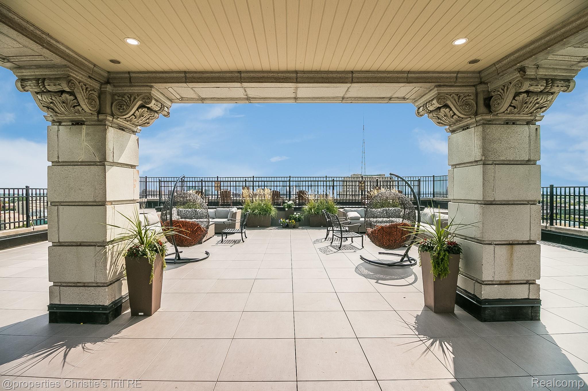 15 E Kirby Street Unit: 317