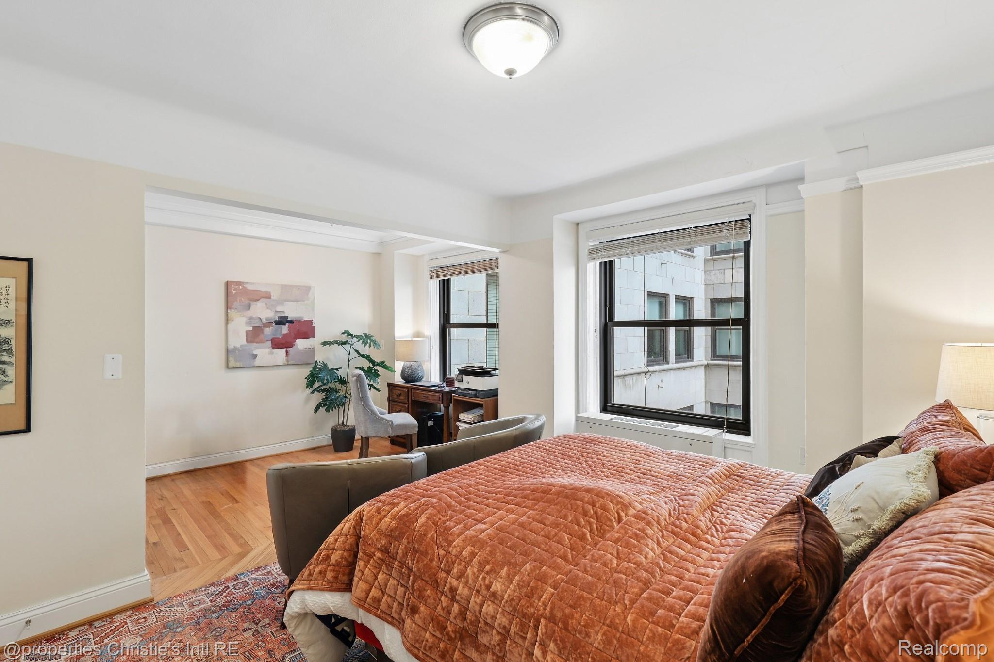 15 E Kirby Street Unit: 317