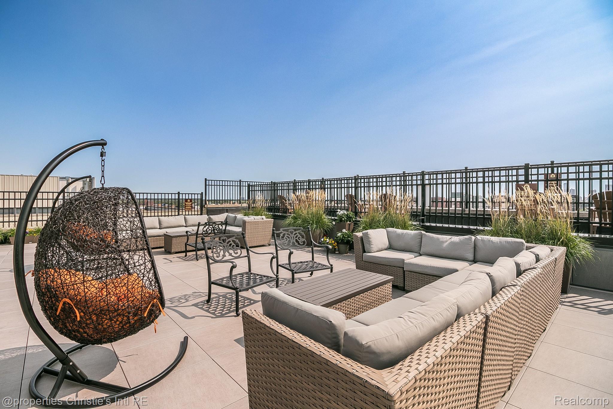 15 E Kirby Street Unit: 317