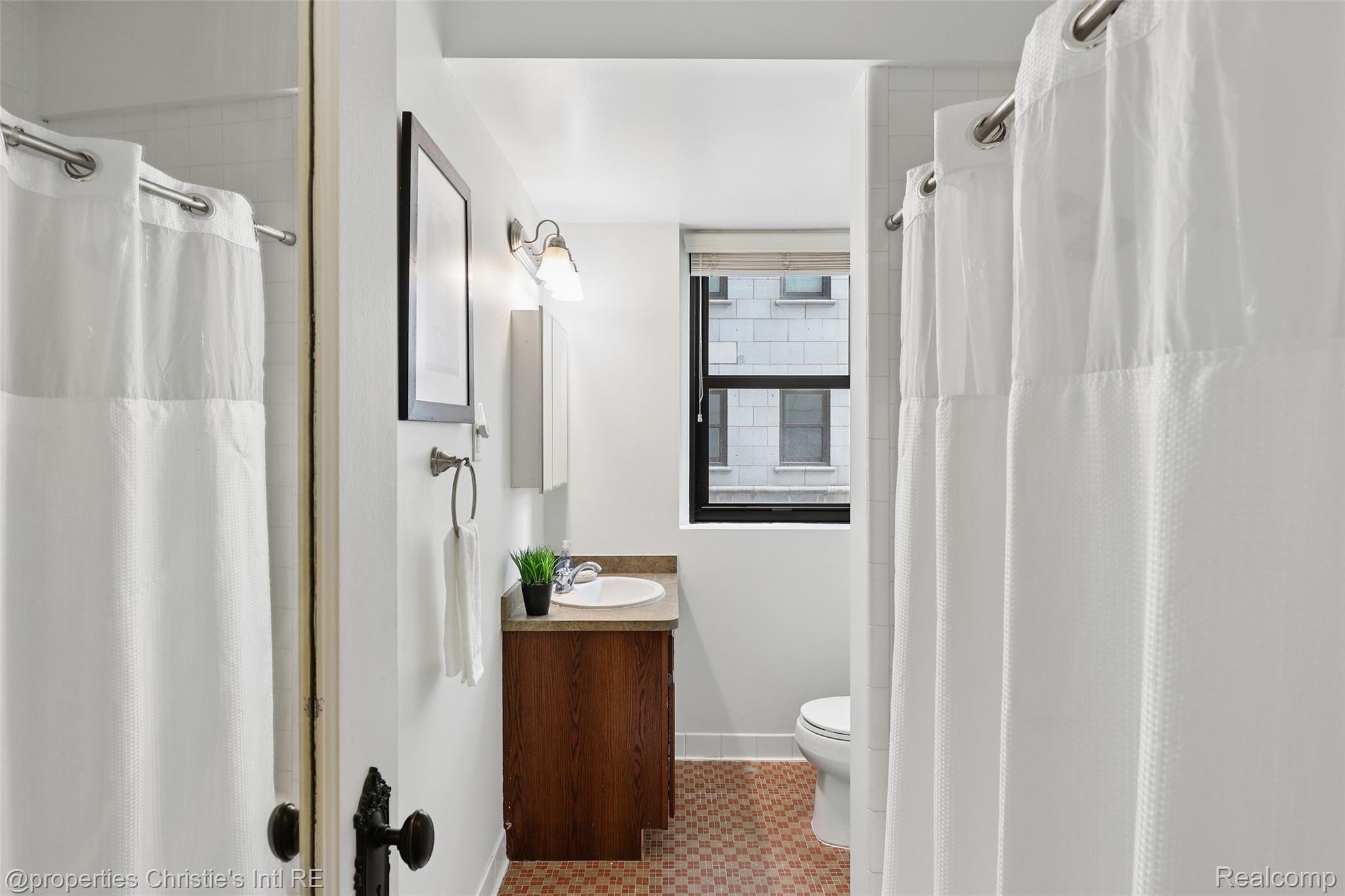 15 E Kirby Street Unit: 317