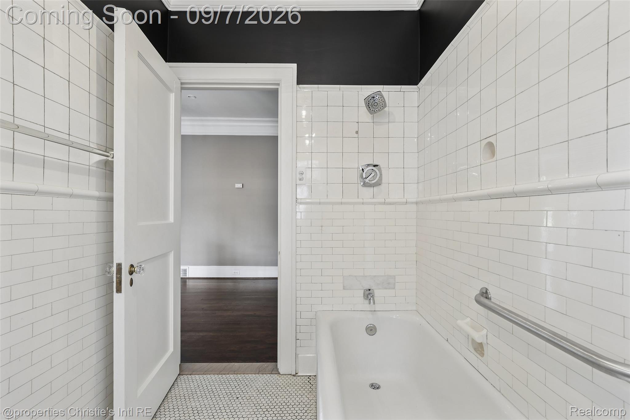 8177 La Salle Boulevard