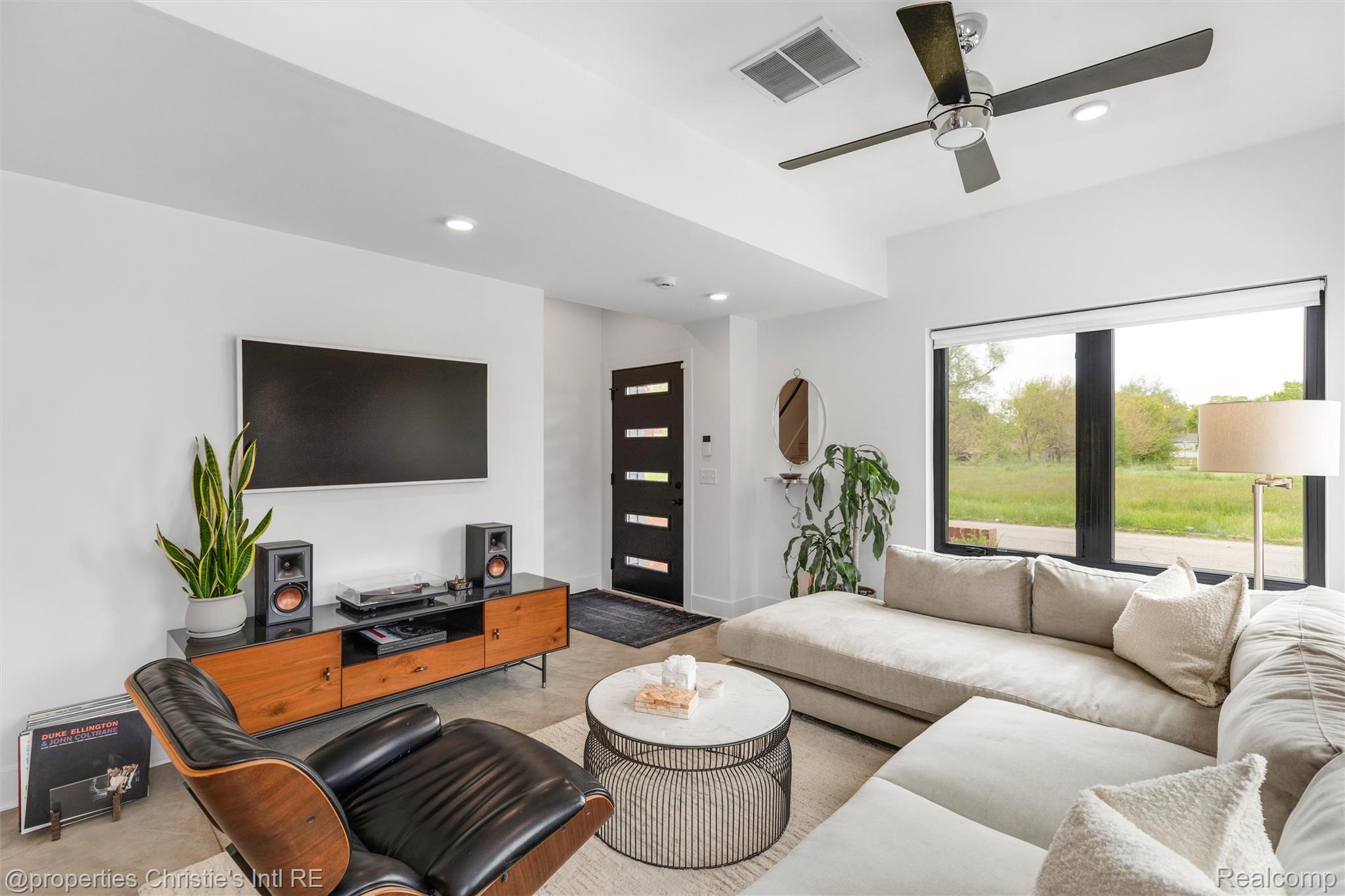 1803 Perry Street Unit: 9