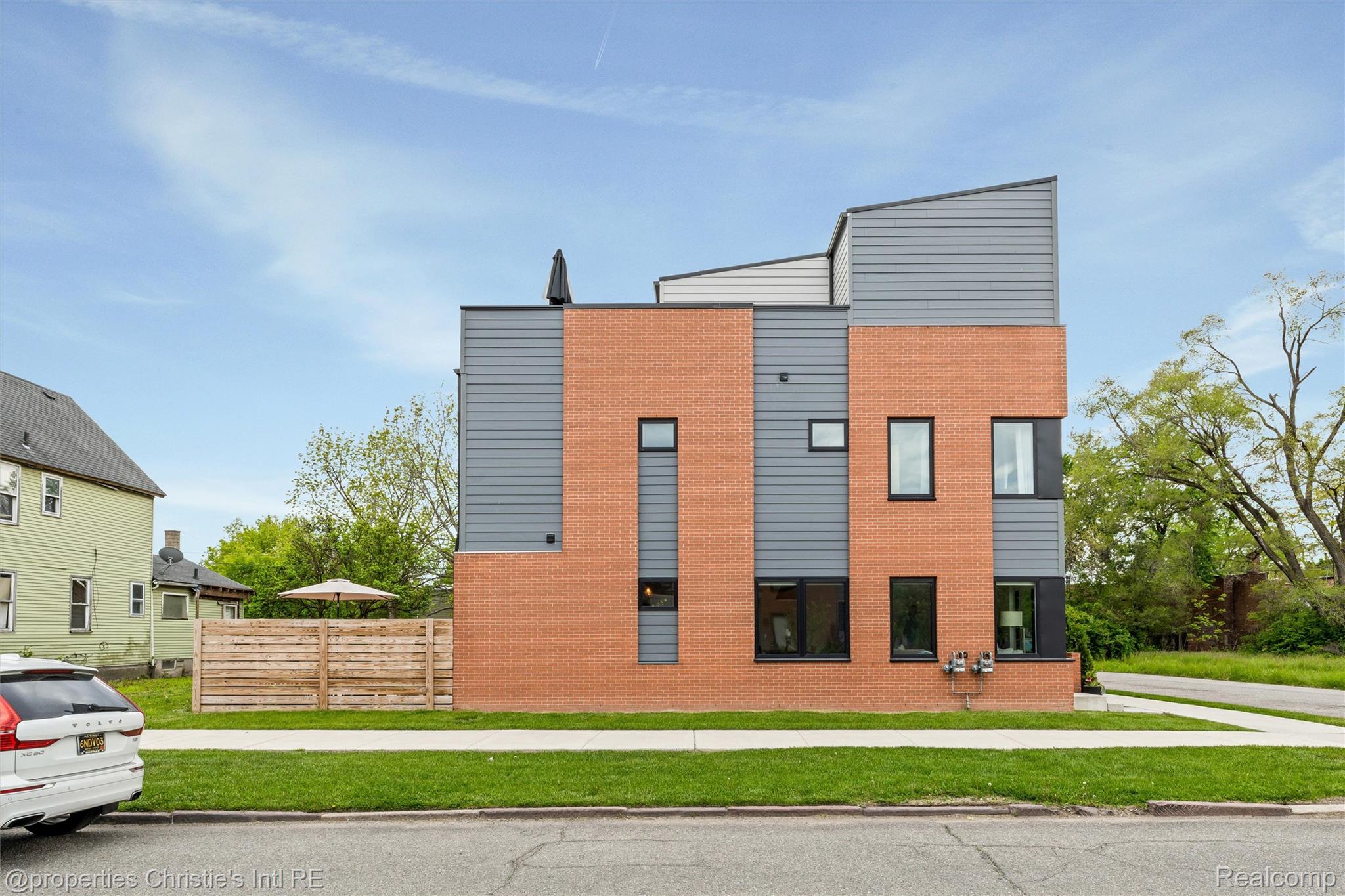 1803 Perry Street Unit: 9