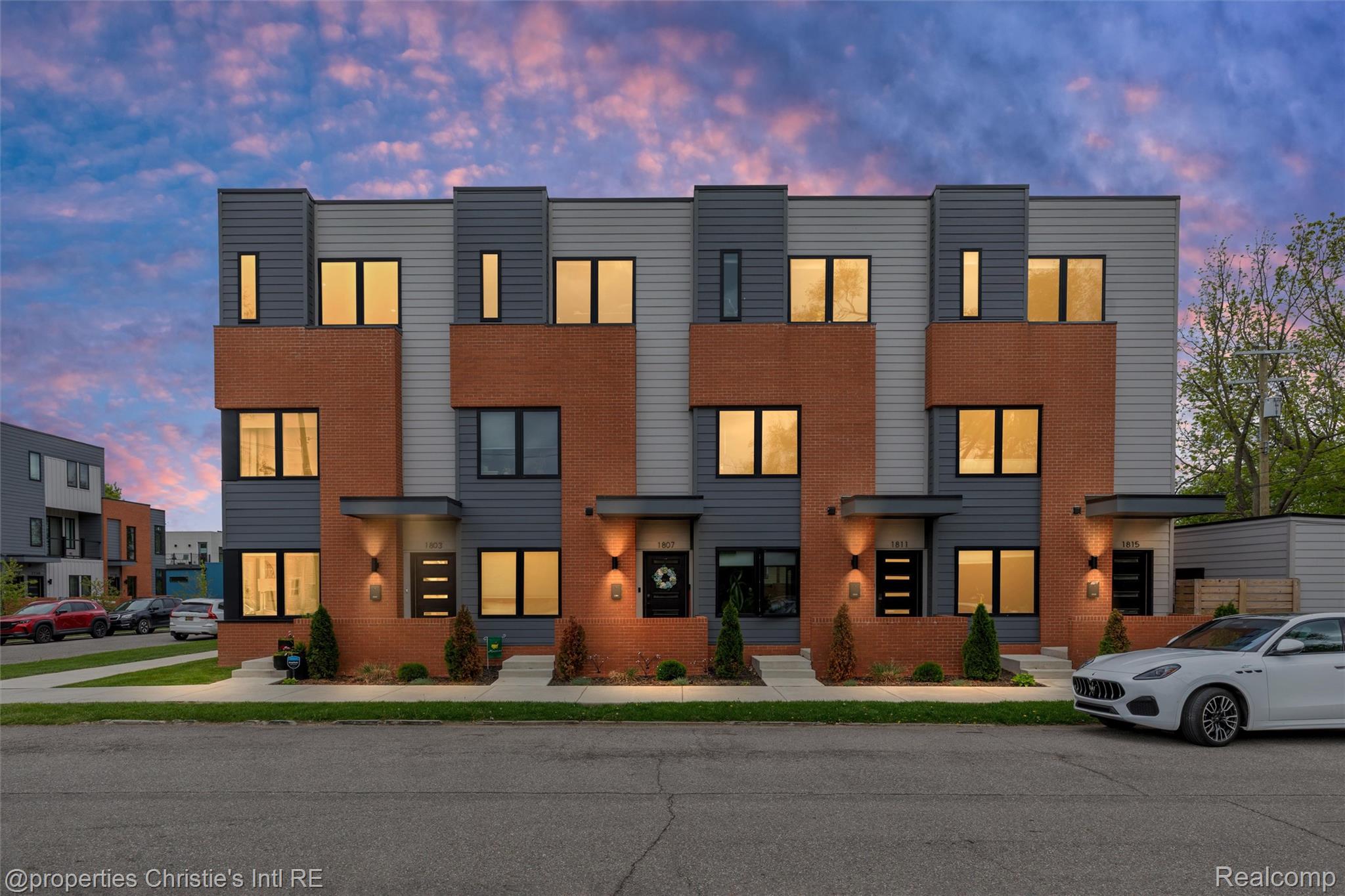 1803 Perry Street Unit: 9