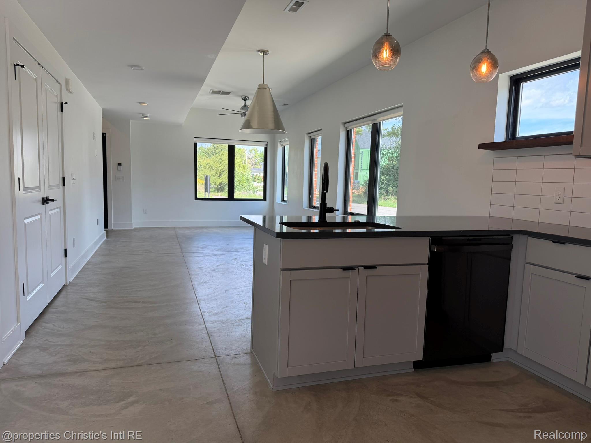 1803 Perry Street Unit: 9