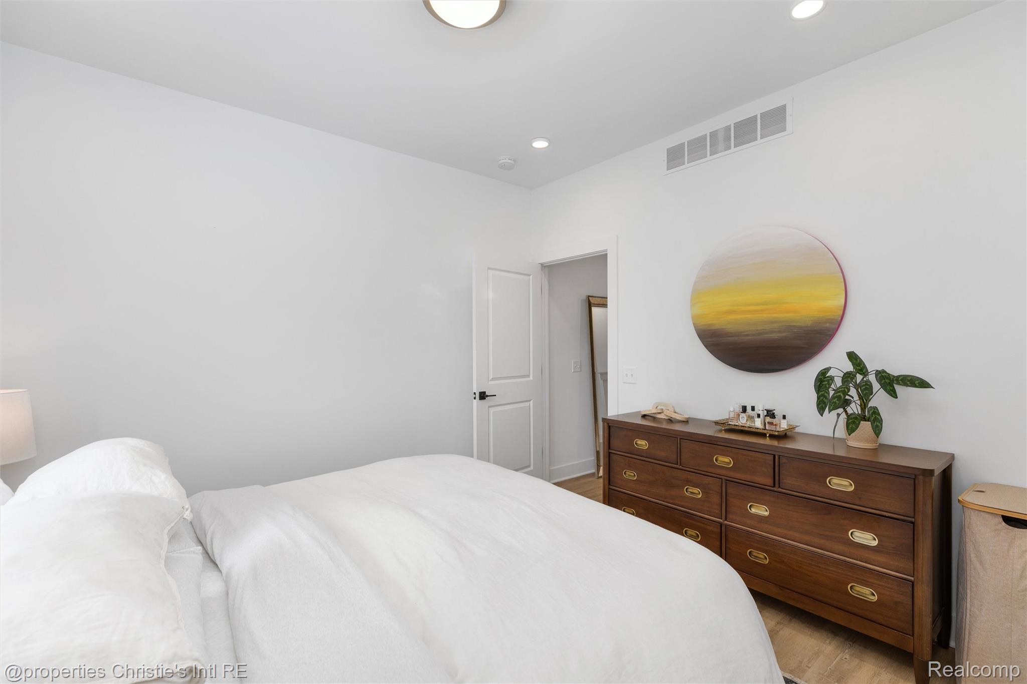 1803 Perry Street Unit: 9