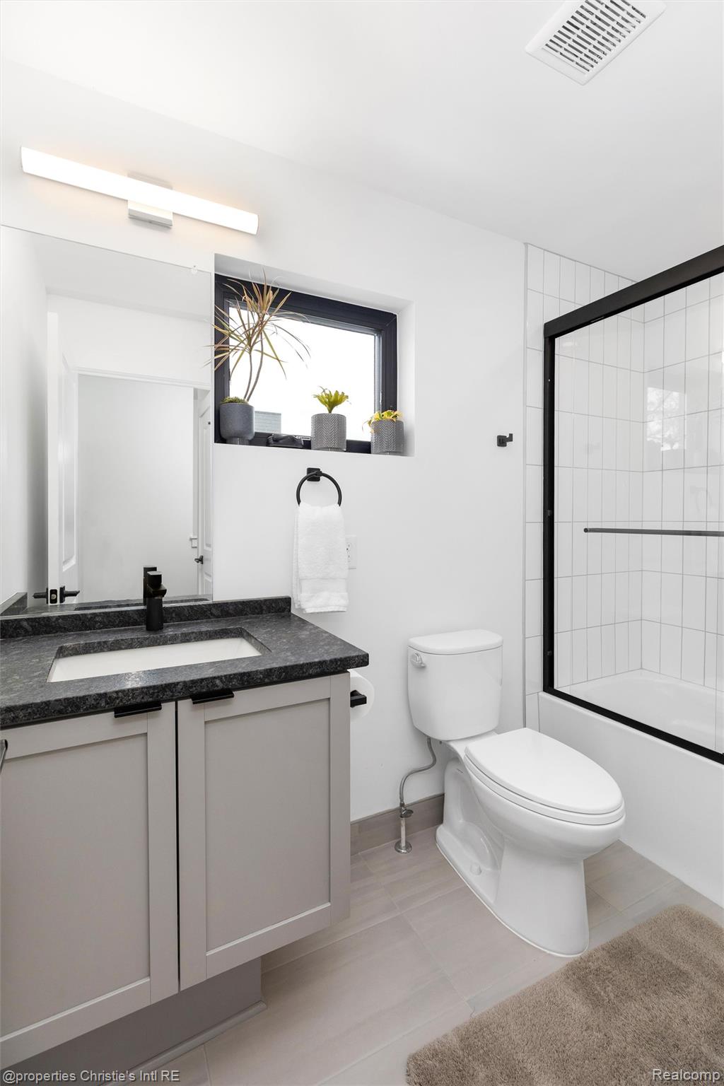 1803 Perry Street Unit: 9