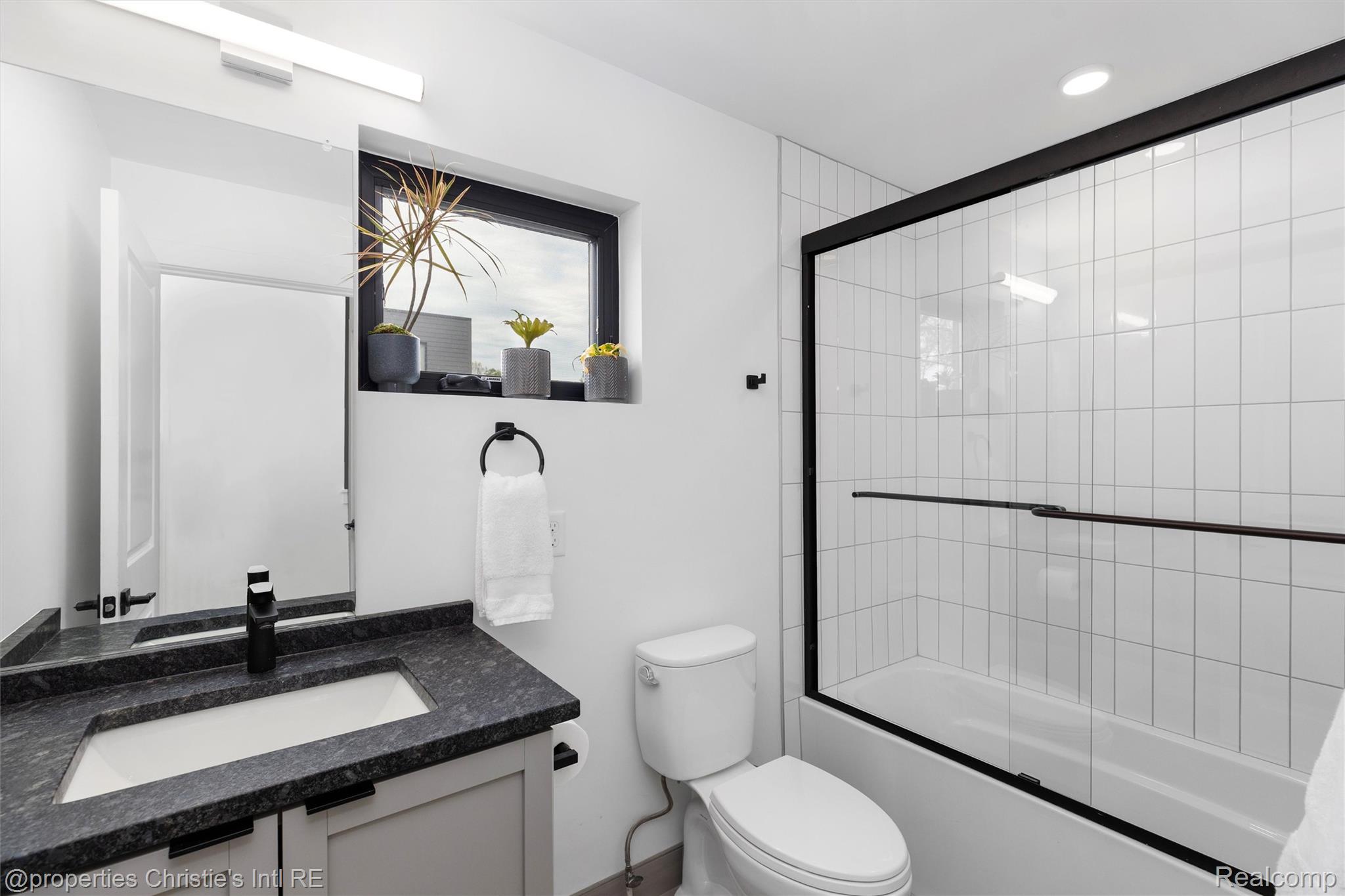 1803 Perry Street Unit: 9