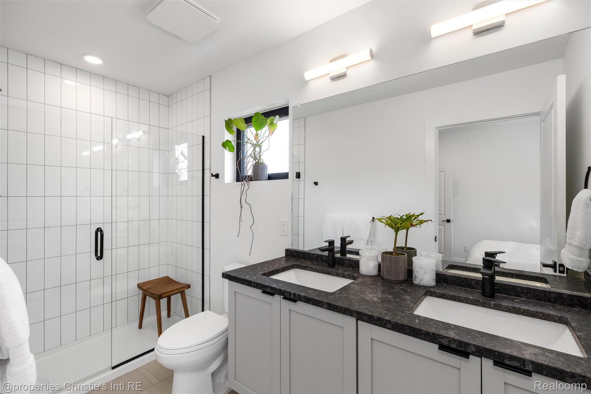 1803 Perry Street Unit: 9