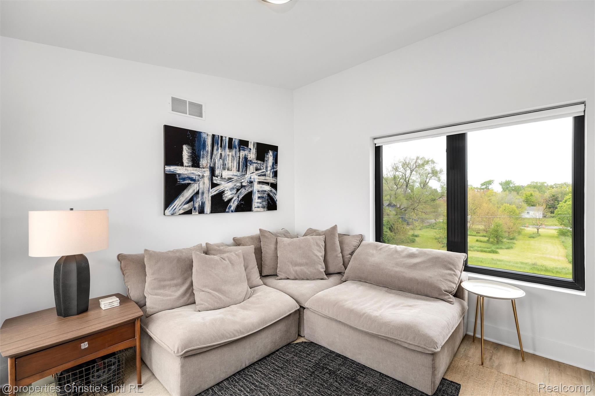 1803 Perry Street Unit: 9