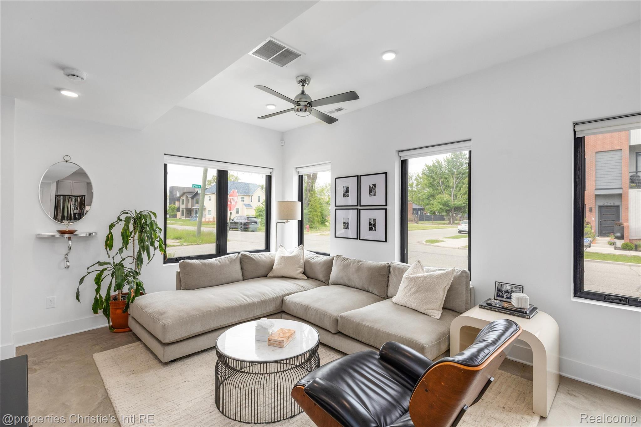 1803 Perry Street Unit: 9