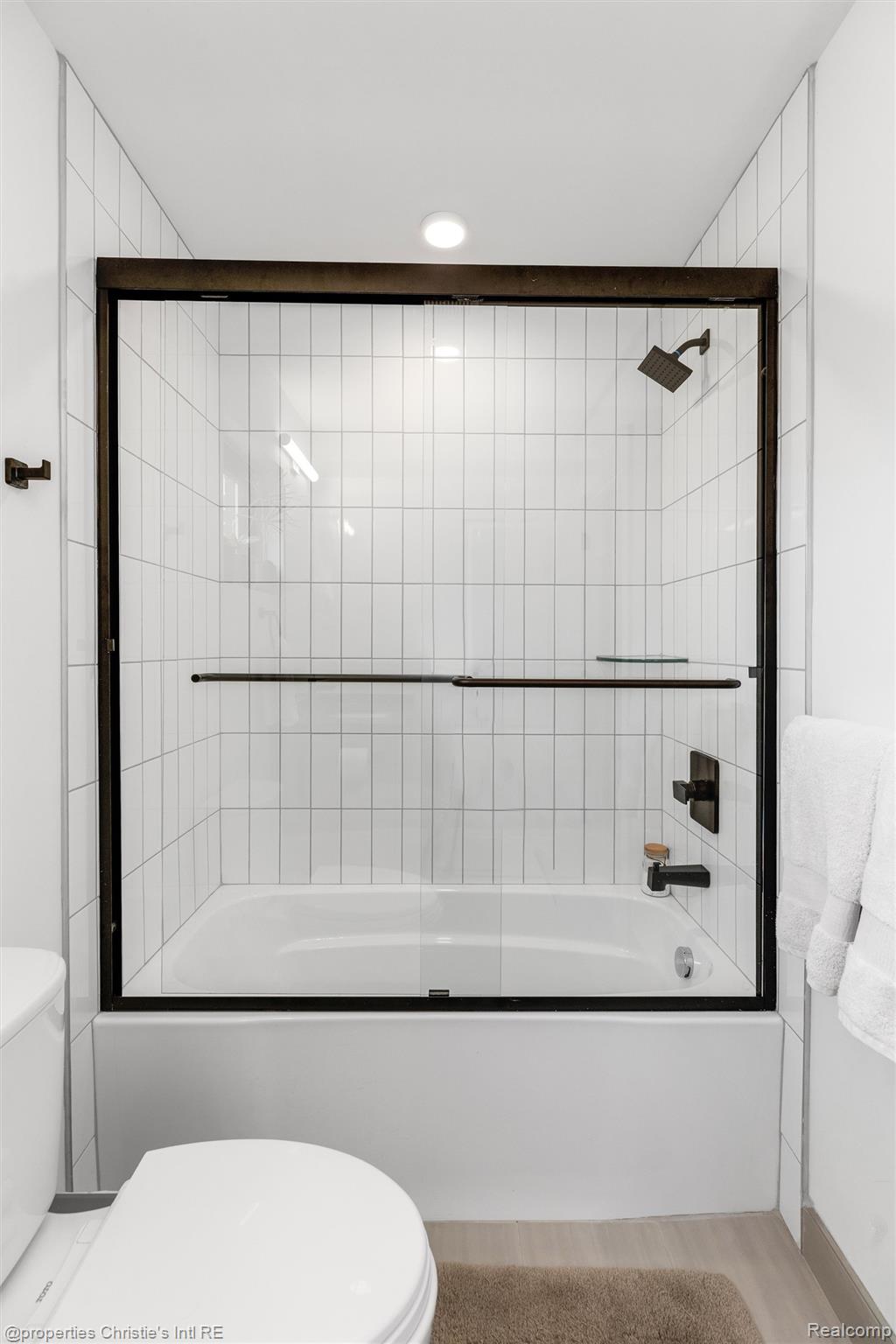 1803 Perry Street Unit: 9