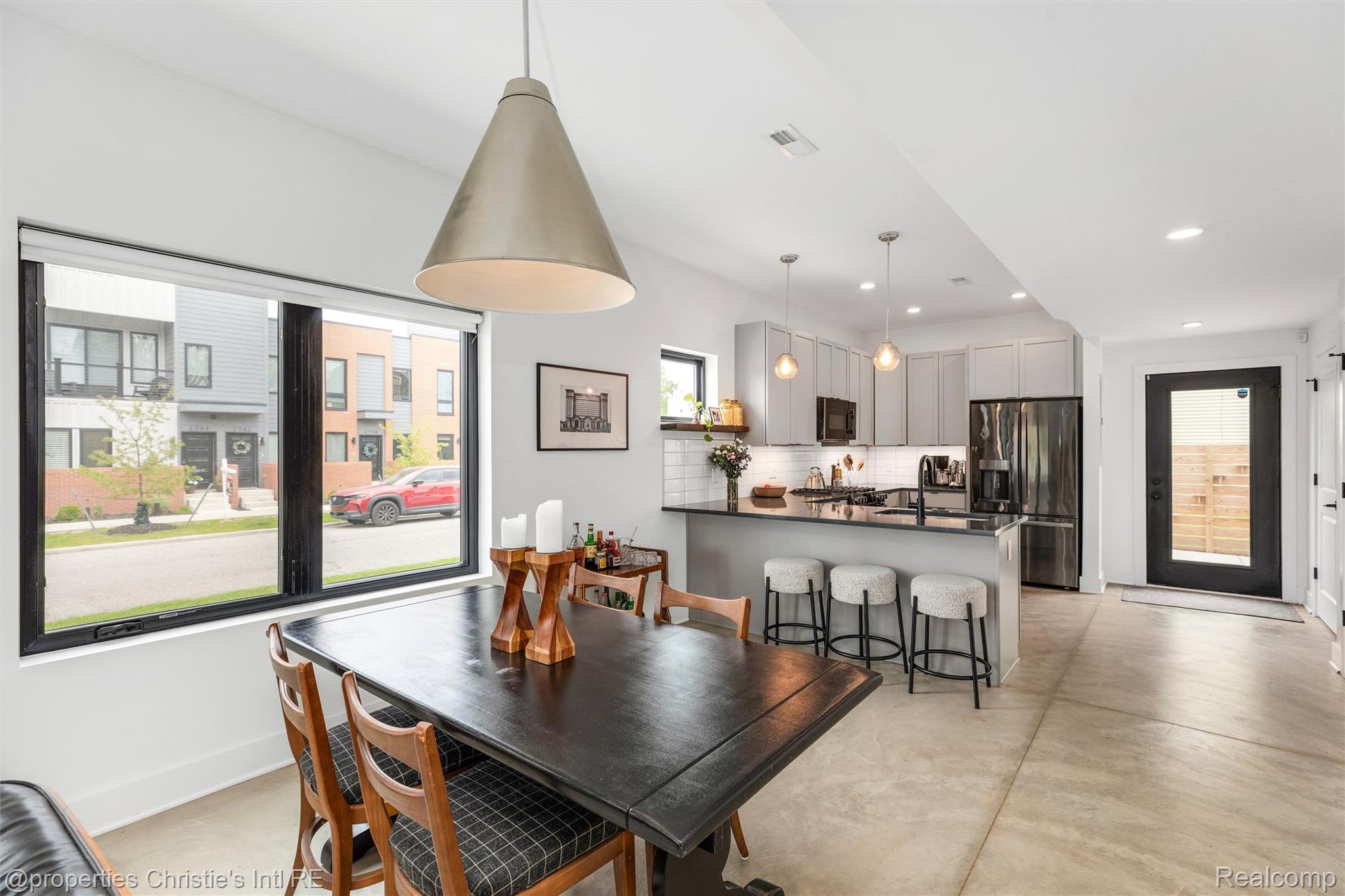 1803 Perry Street Unit: 9