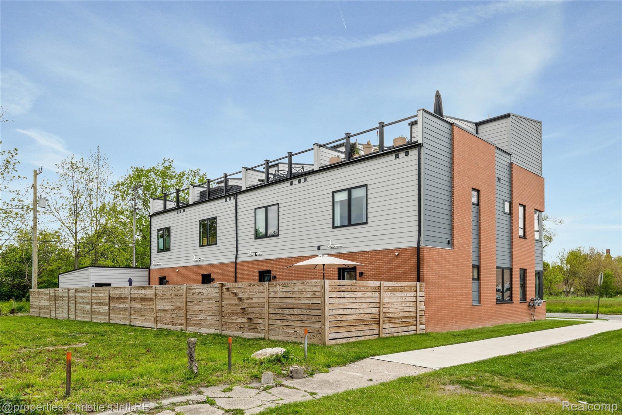 1803 Perry Street Unit: 9
