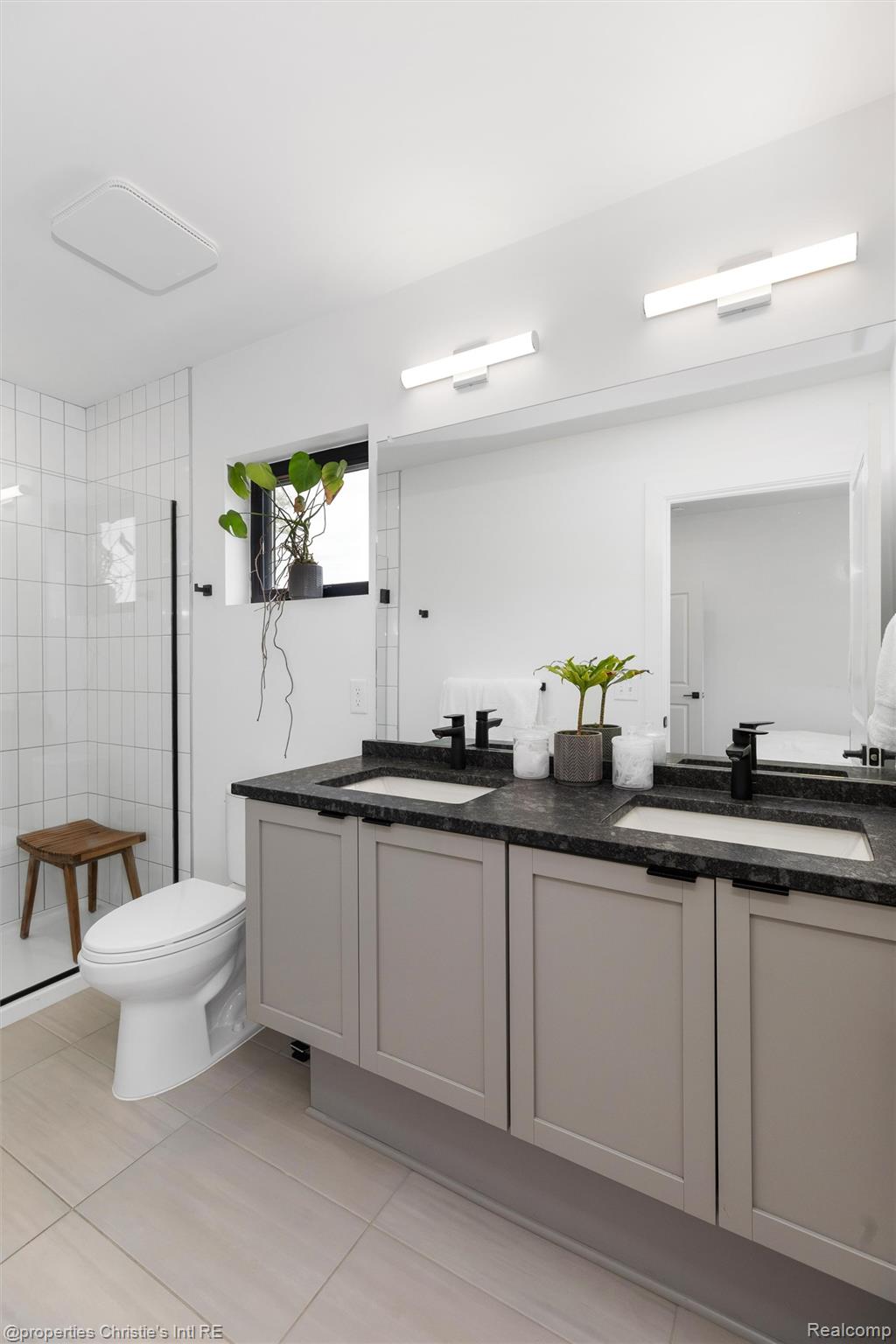 1803 Perry Street Unit: 9