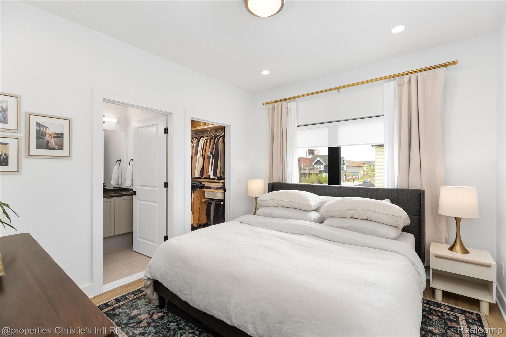 1803 Perry Street Unit: 9