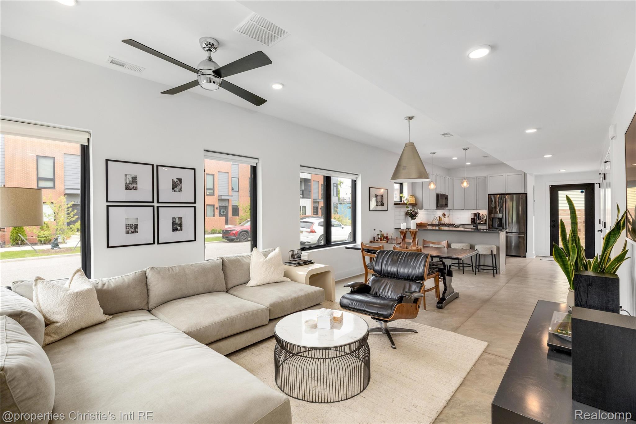 1803 Perry Street Unit: 9
