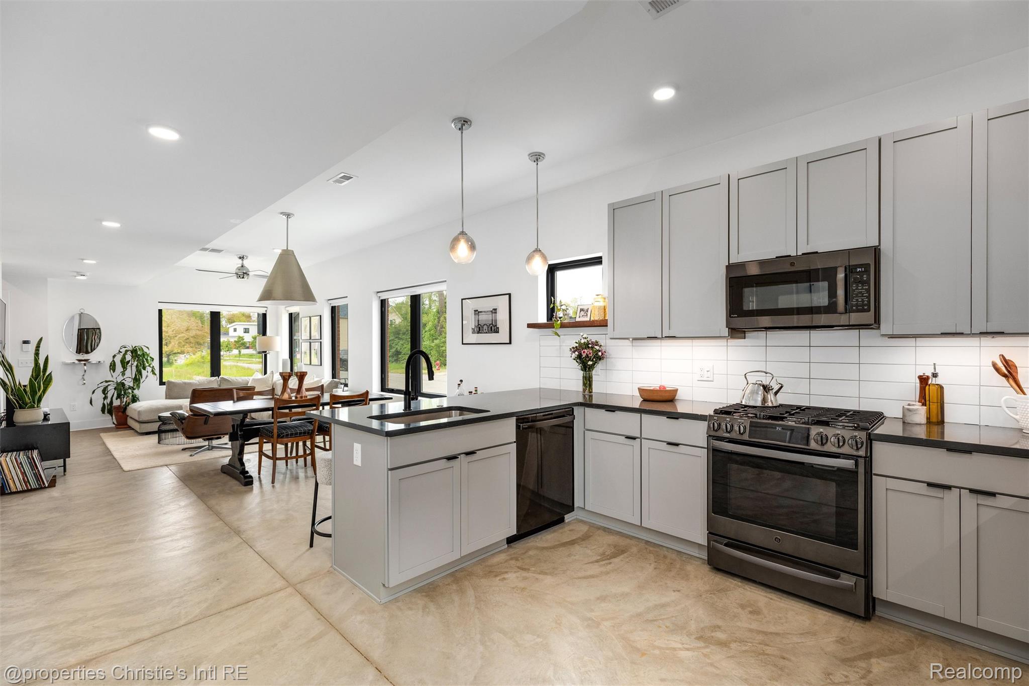 1803 Perry Street Unit: 9
