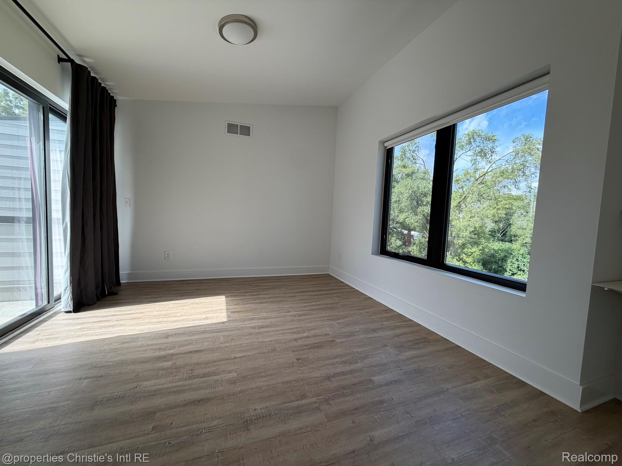 1803 Perry Street Unit: 9
