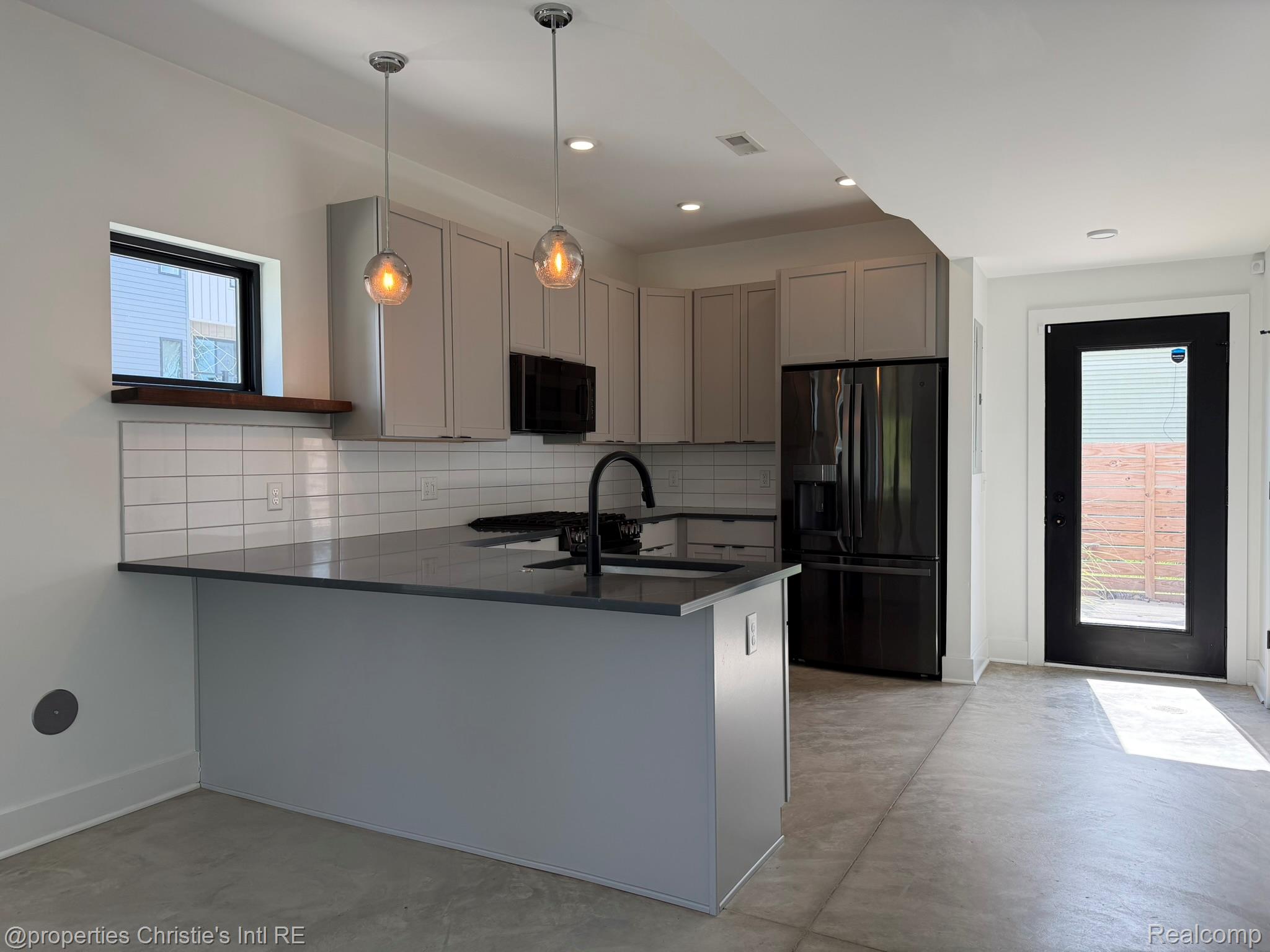 1803 Perry Street Unit: 9