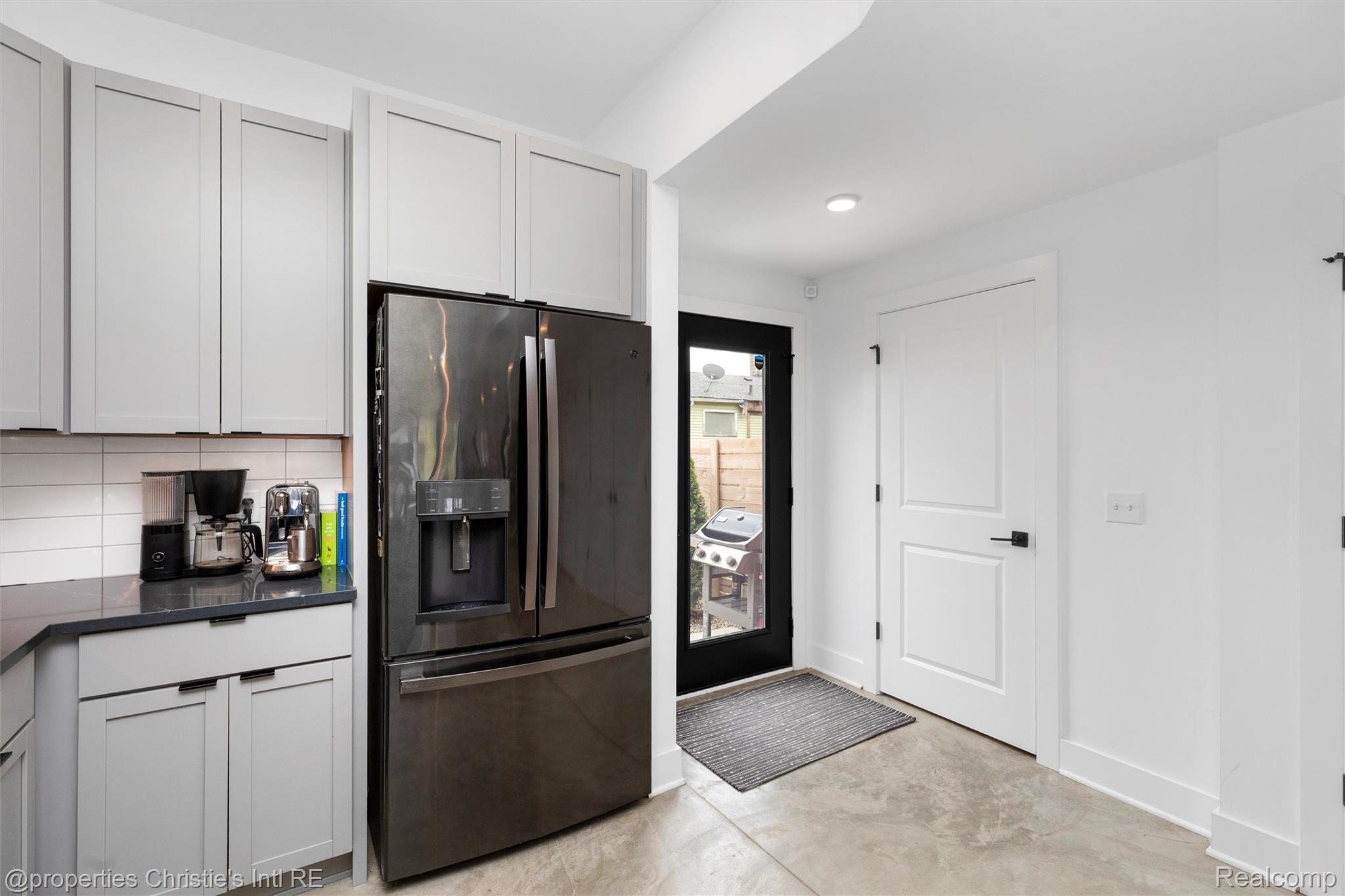 1803 Perry Street Unit: 9