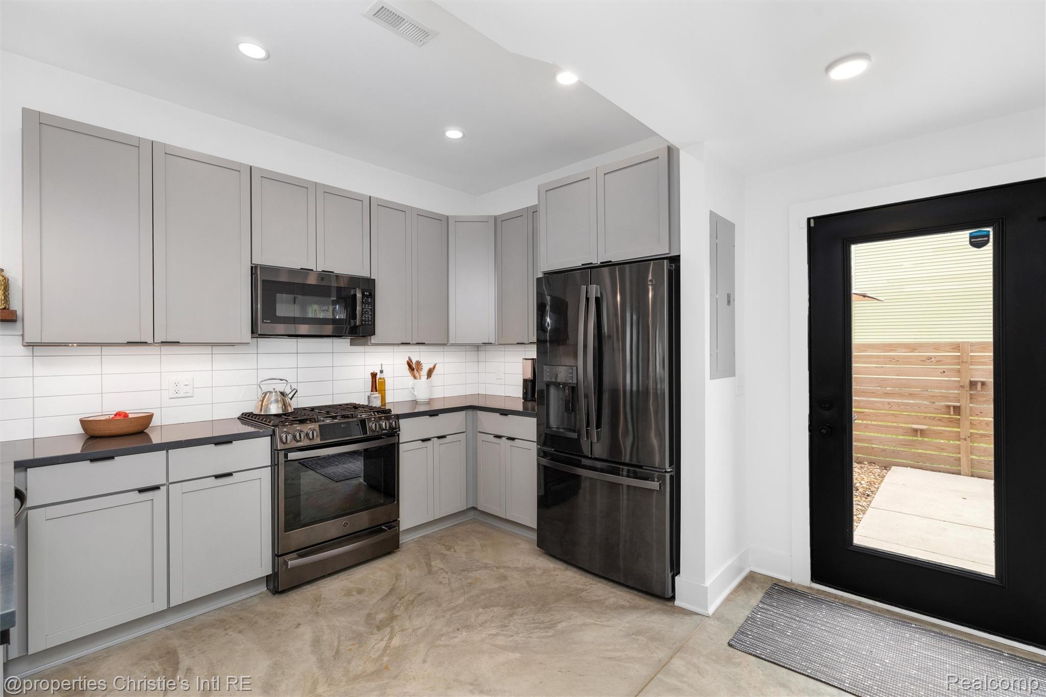 1803 Perry Street Unit: 9