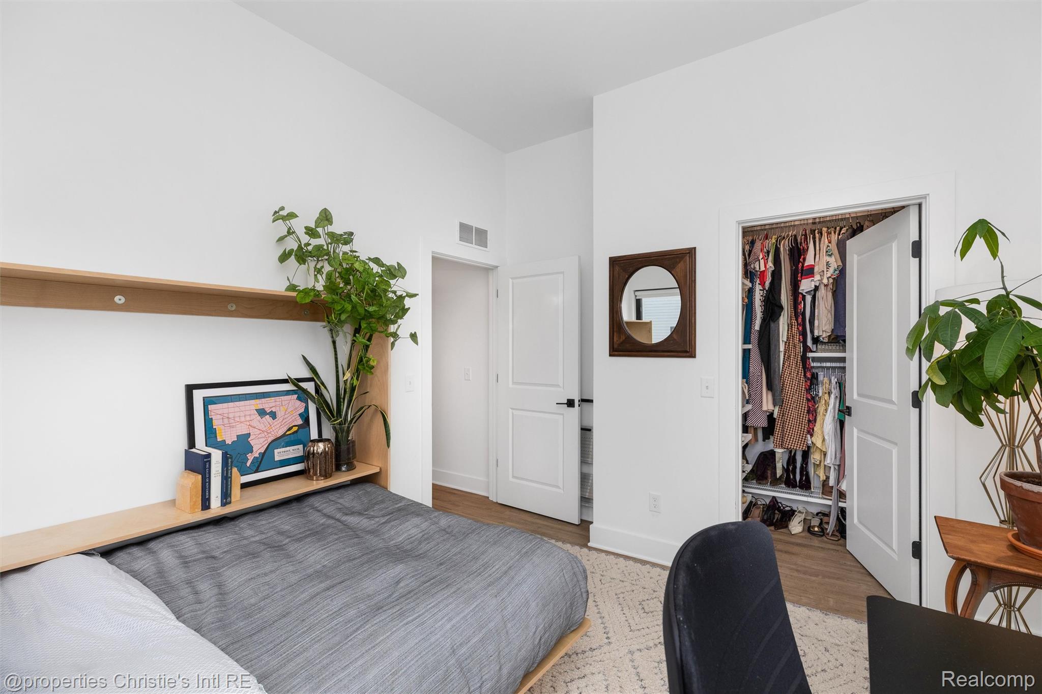 1803 Perry Street Unit: 9
