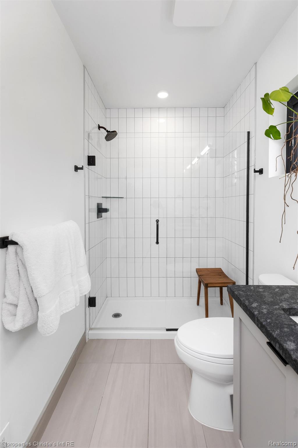 1803 Perry Street Unit: 9