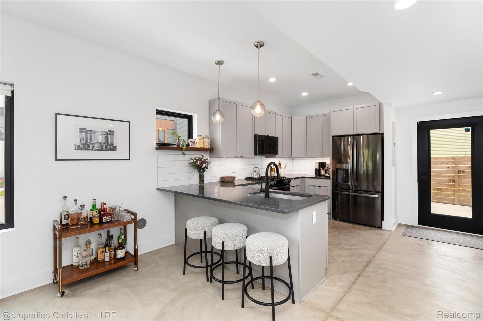 1803 Perry Street Unit: 9