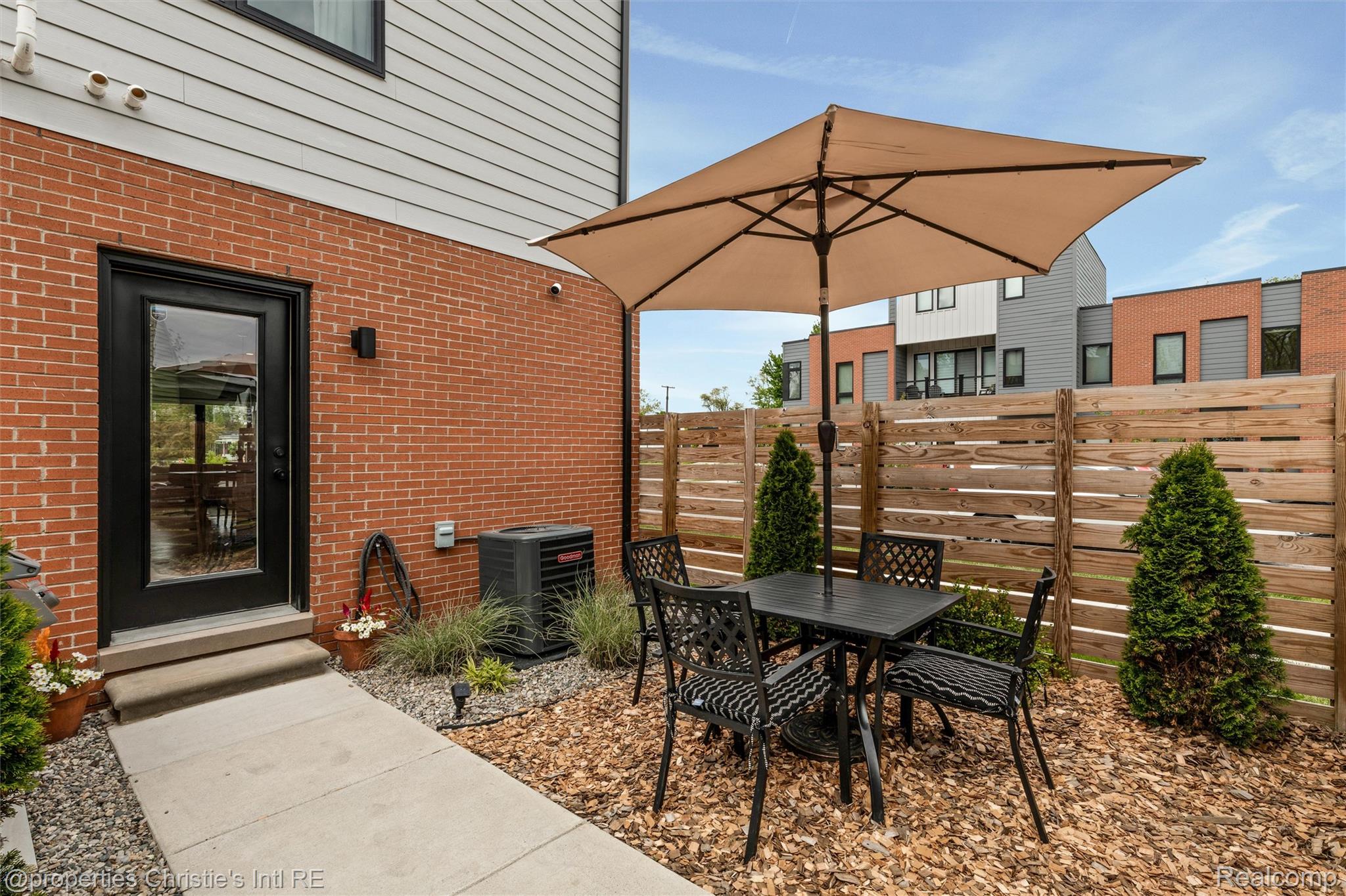 1803 Perry Street Unit: 9