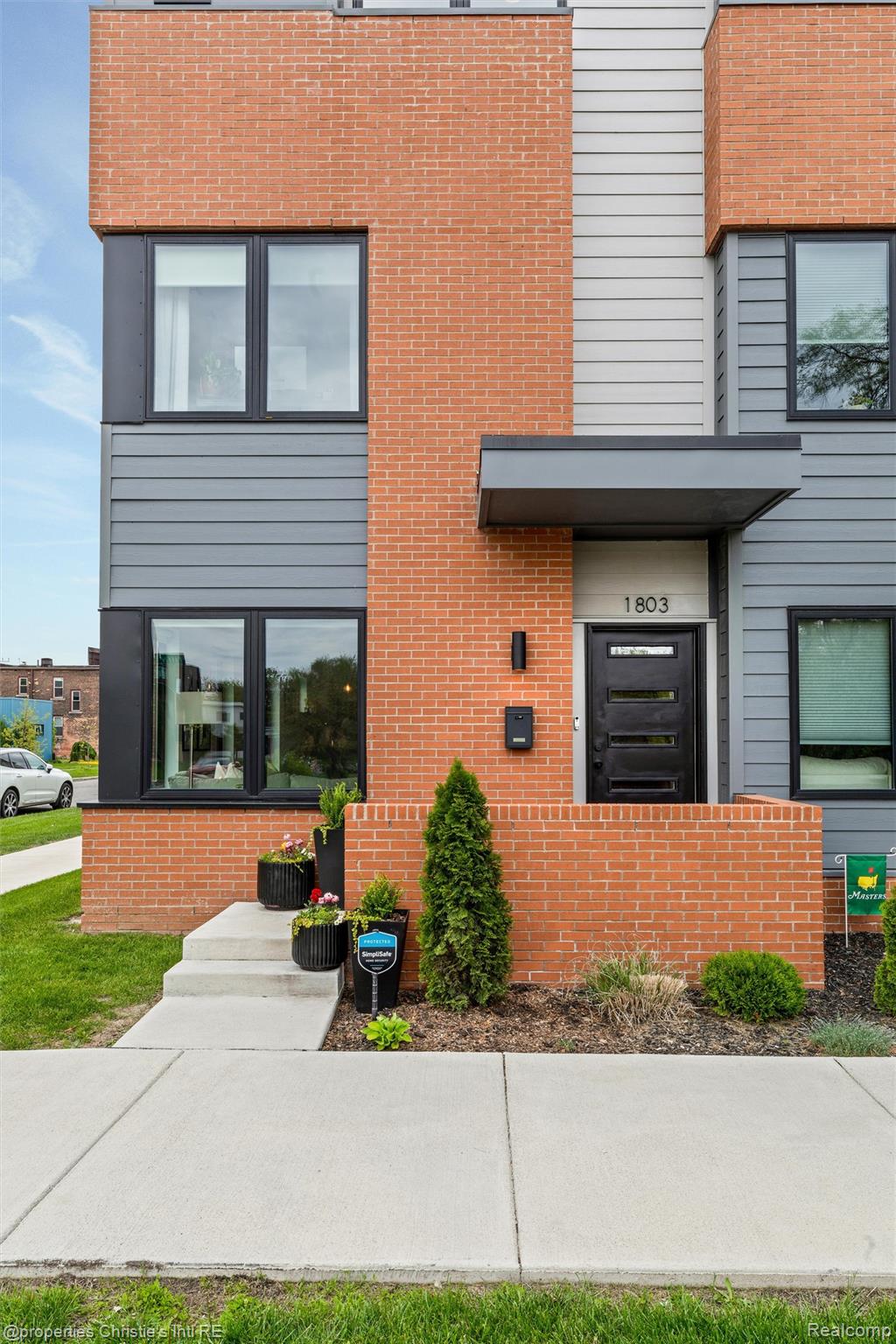 1803 Perry Street Unit: 9