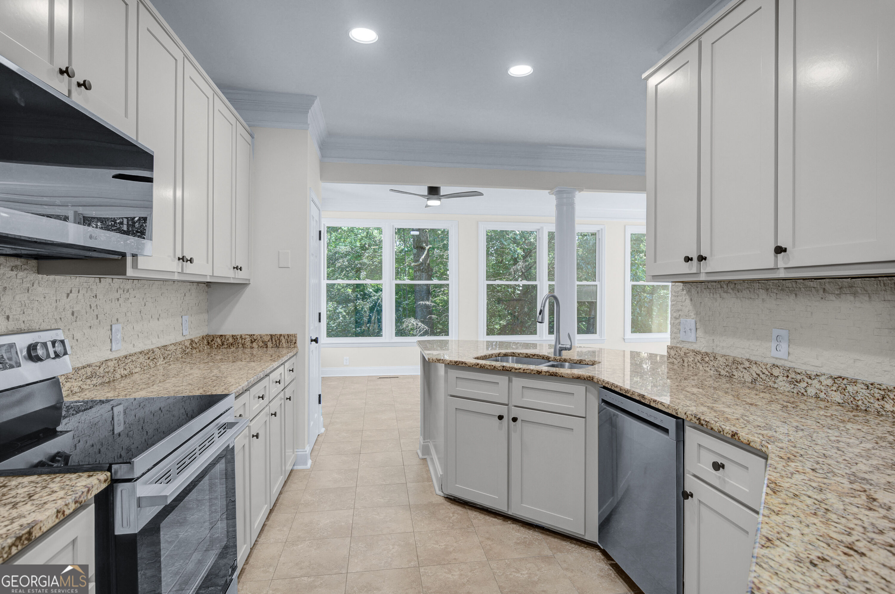 121 Augusta Drive # 11
