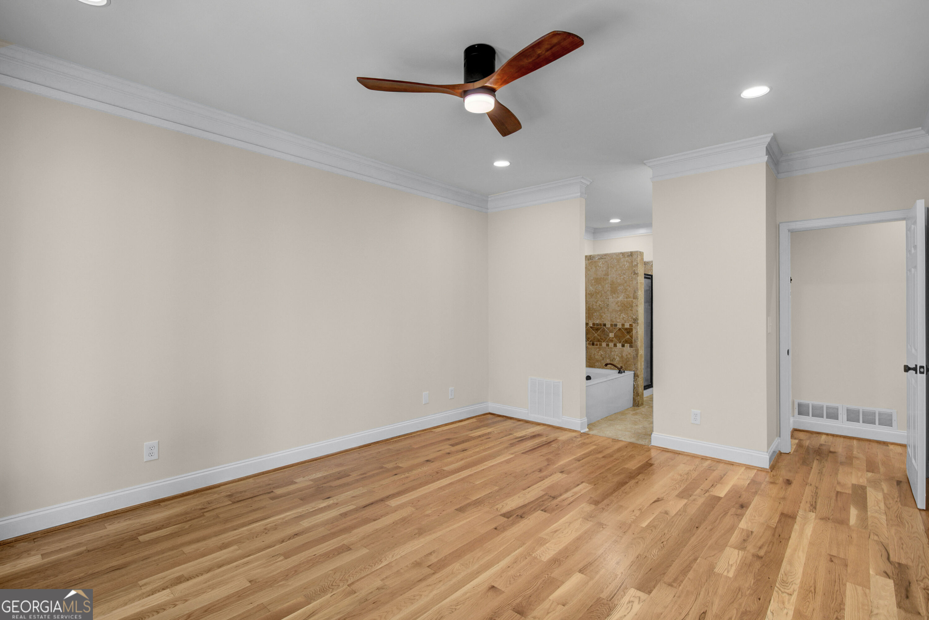 121 Augusta Drive # 11