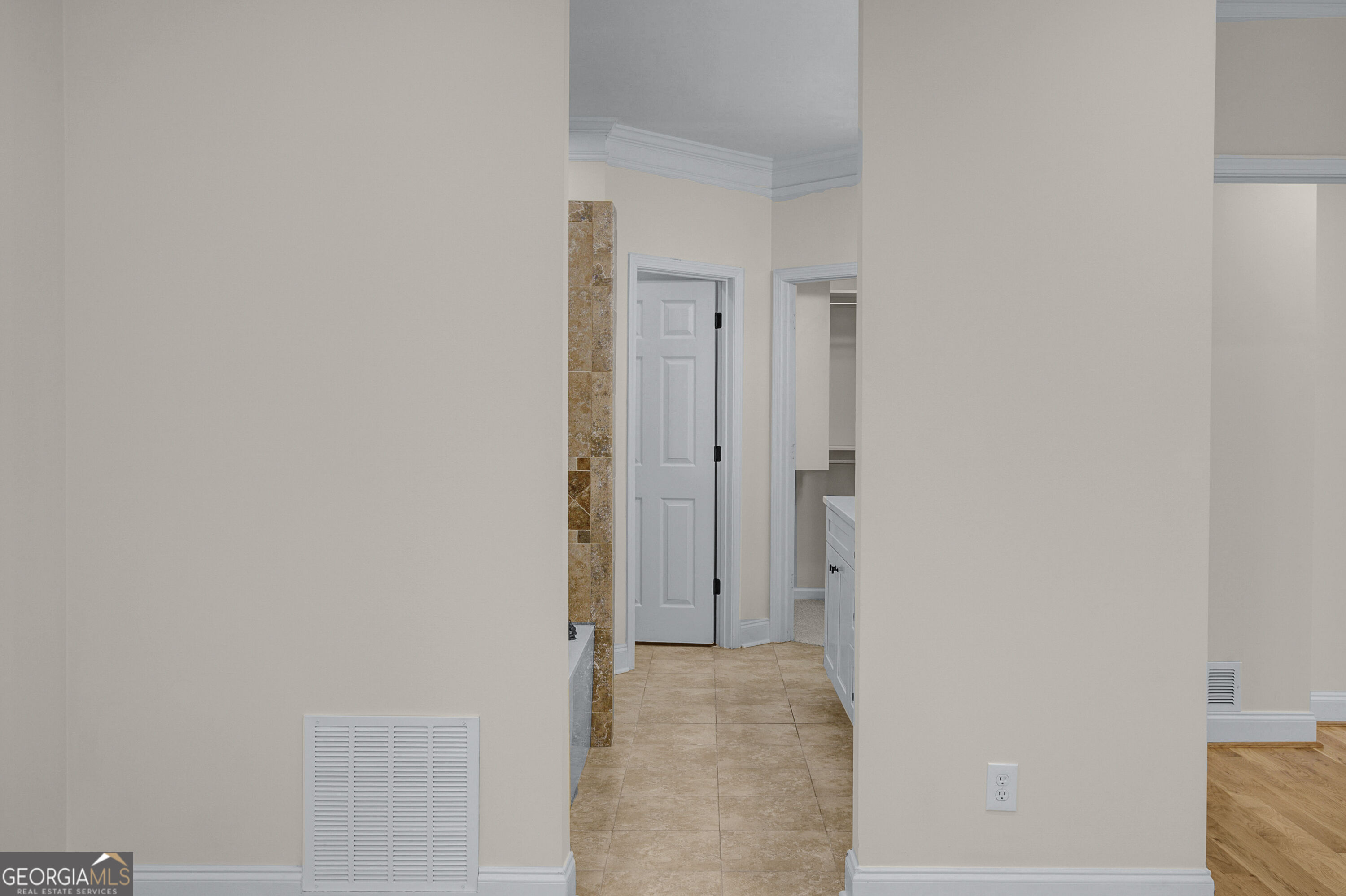 121 Augusta Drive # 11