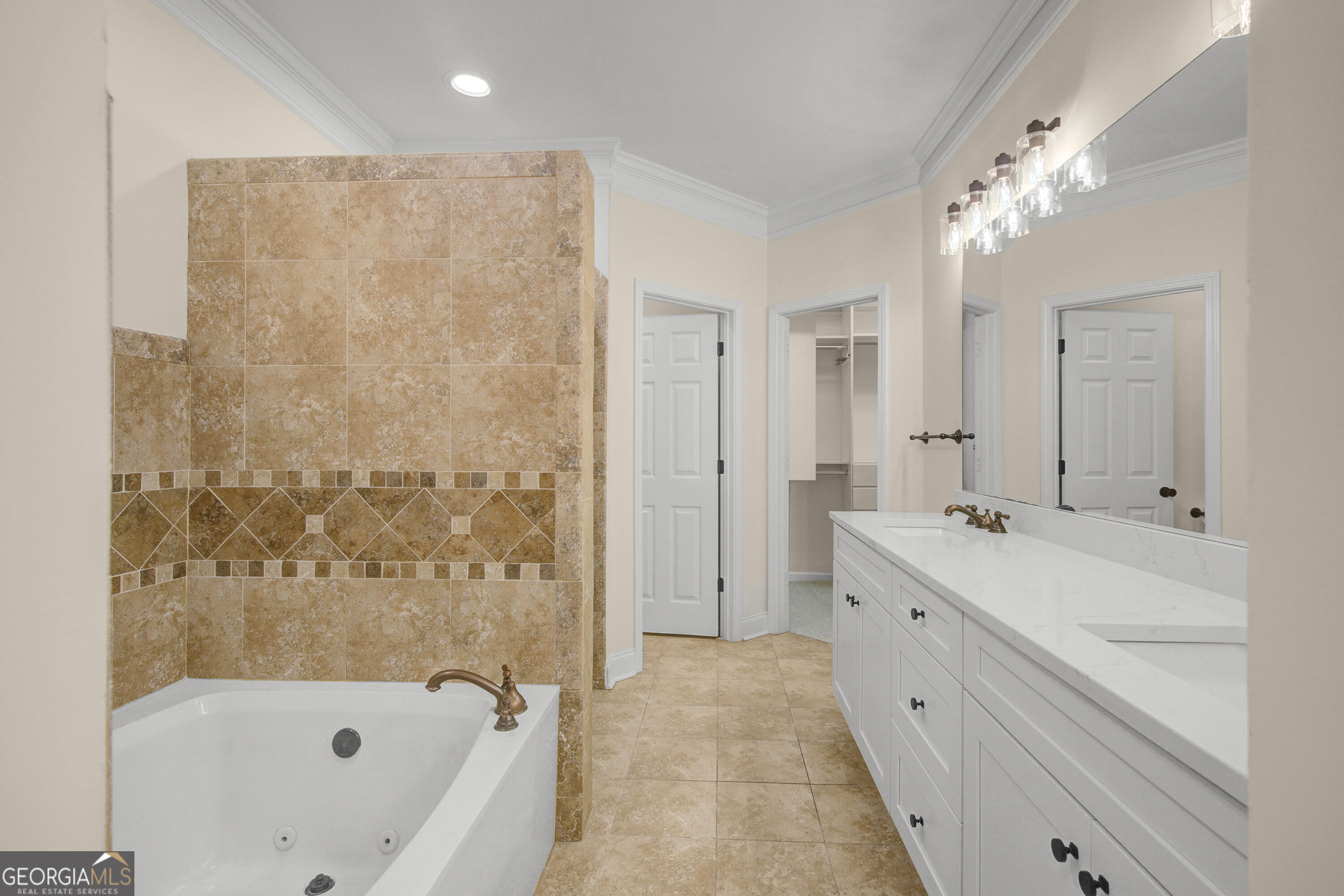 121 Augusta Drive # 11
