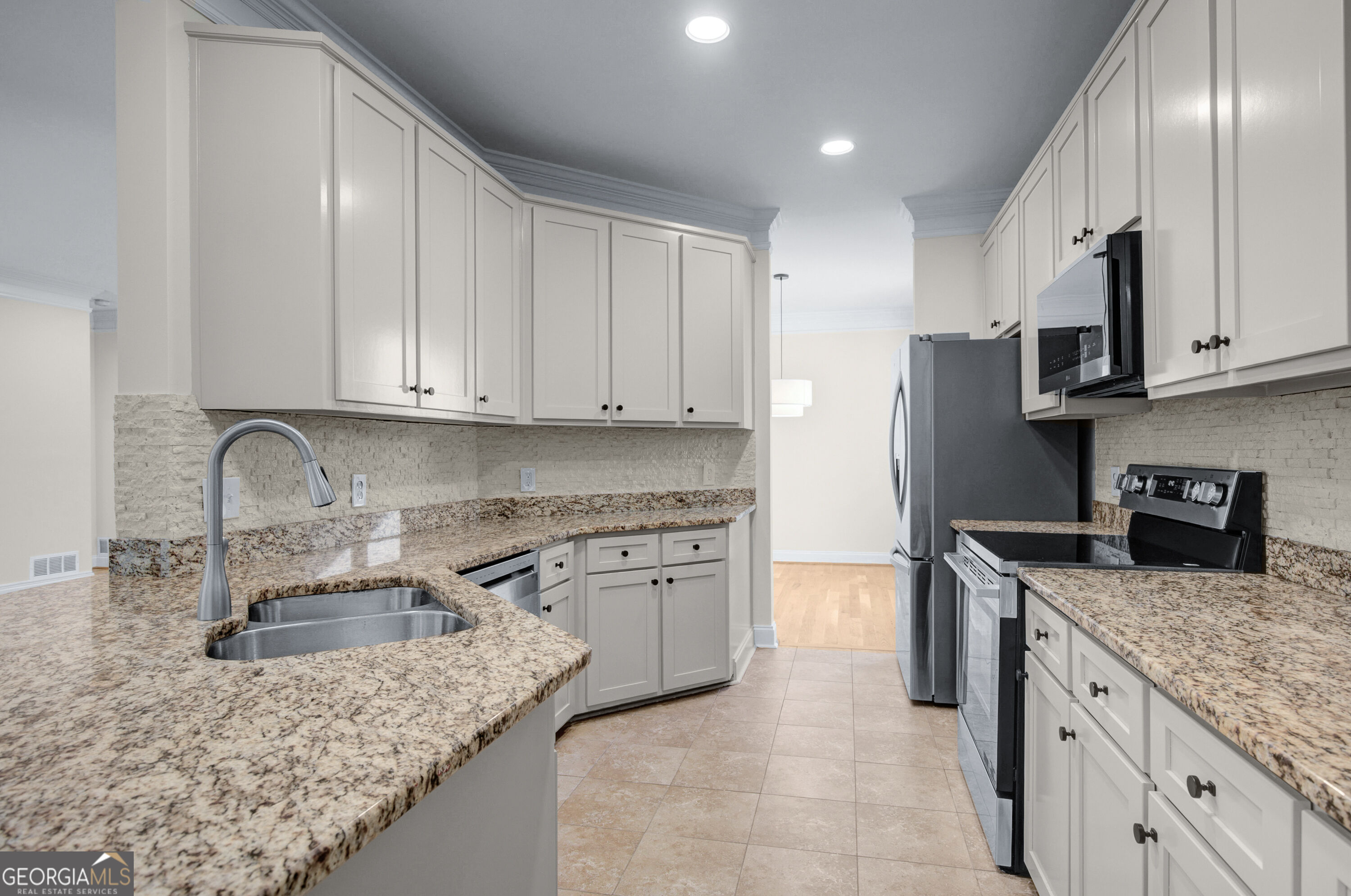 121 Augusta Drive # 11