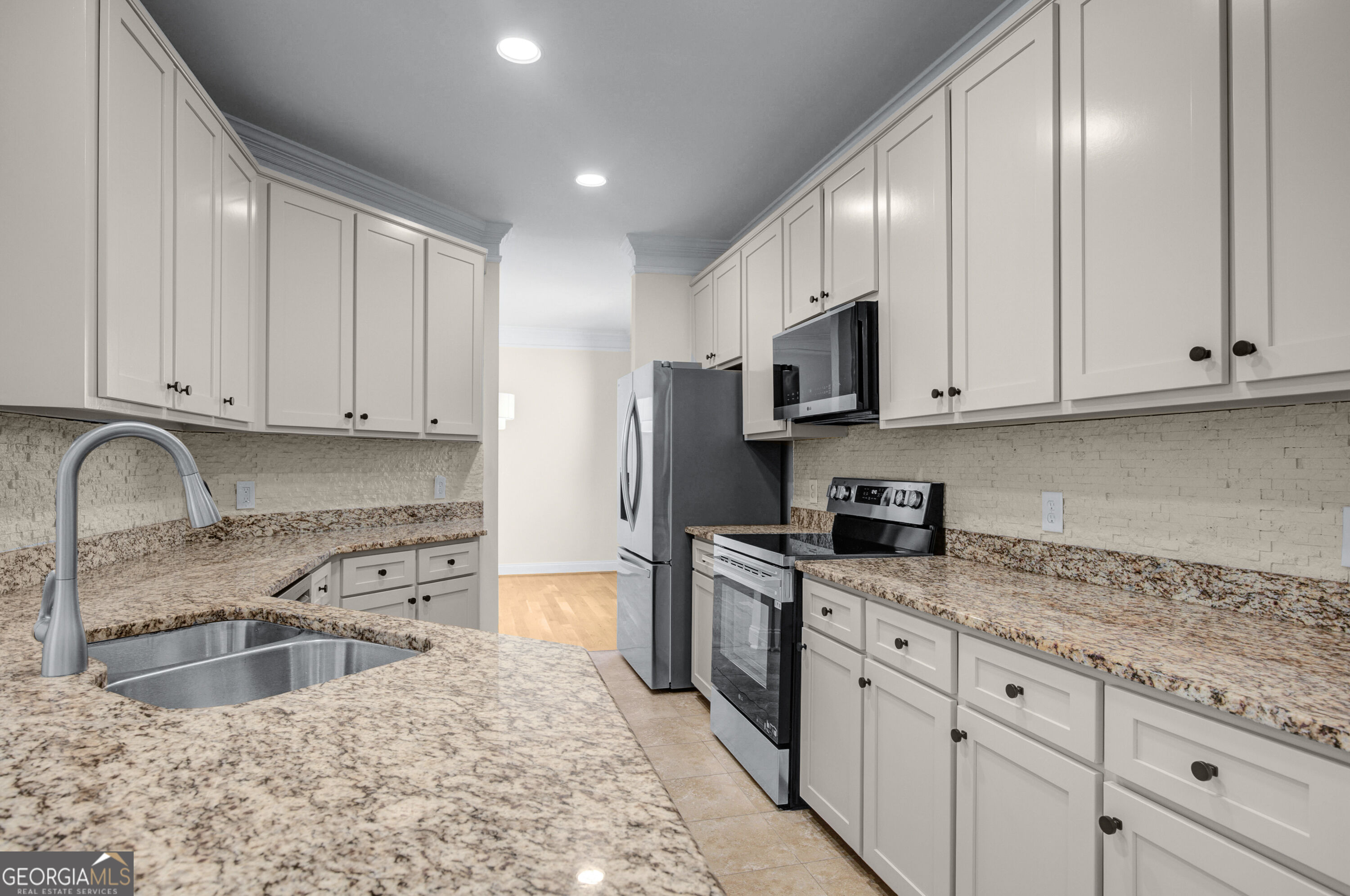 121 Augusta Drive # 11