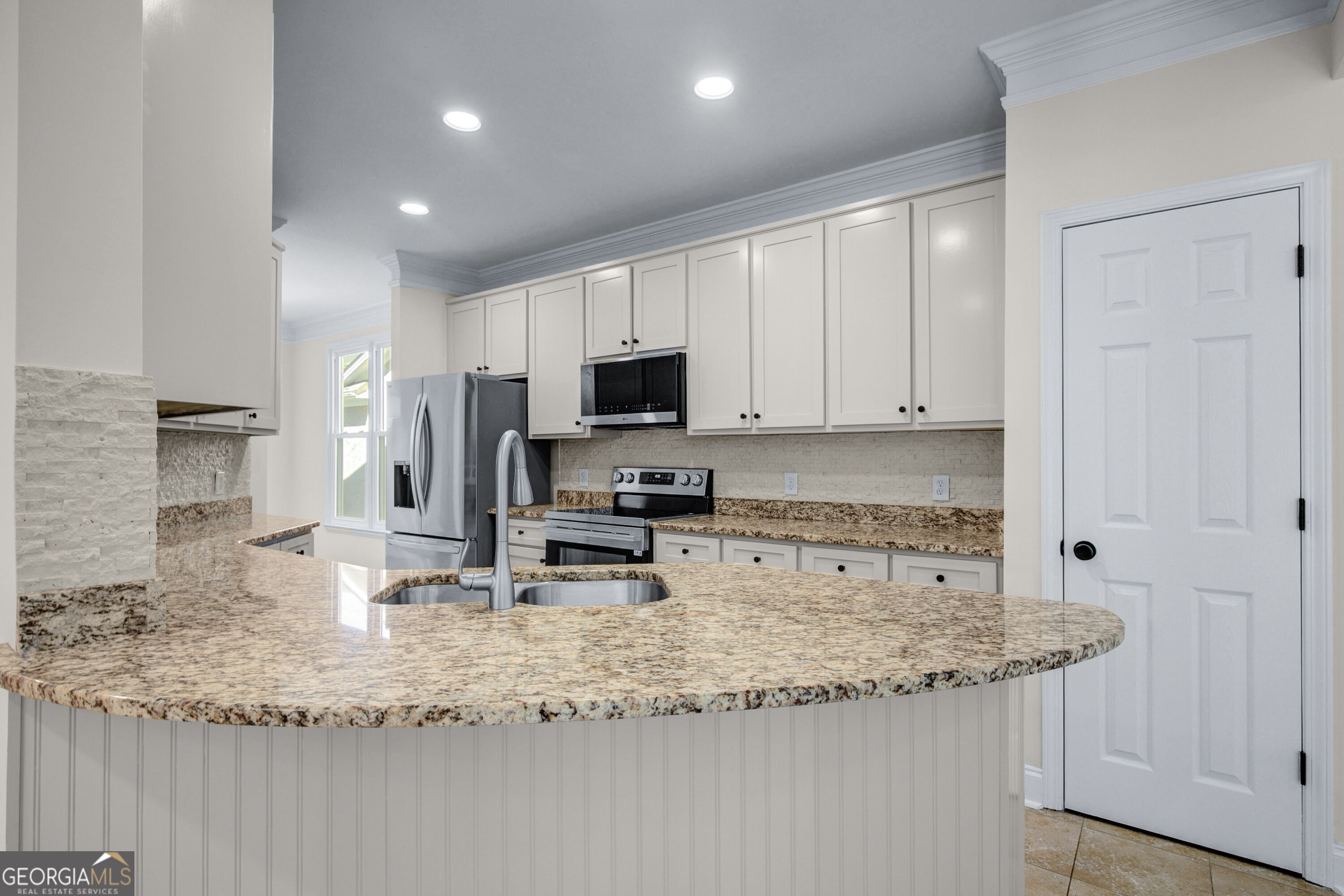 121 Augusta Drive # 11