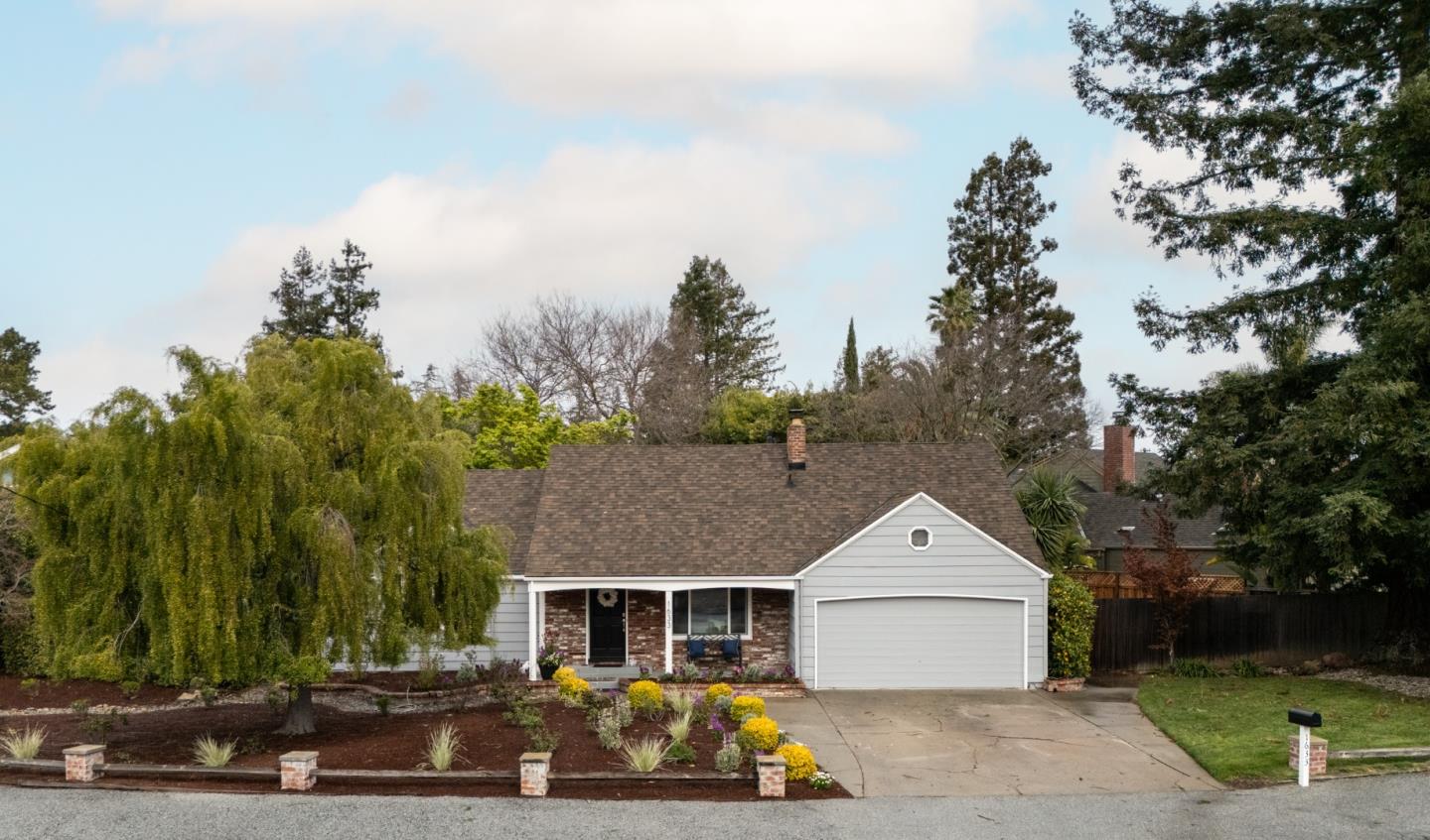1633 Dallas Court